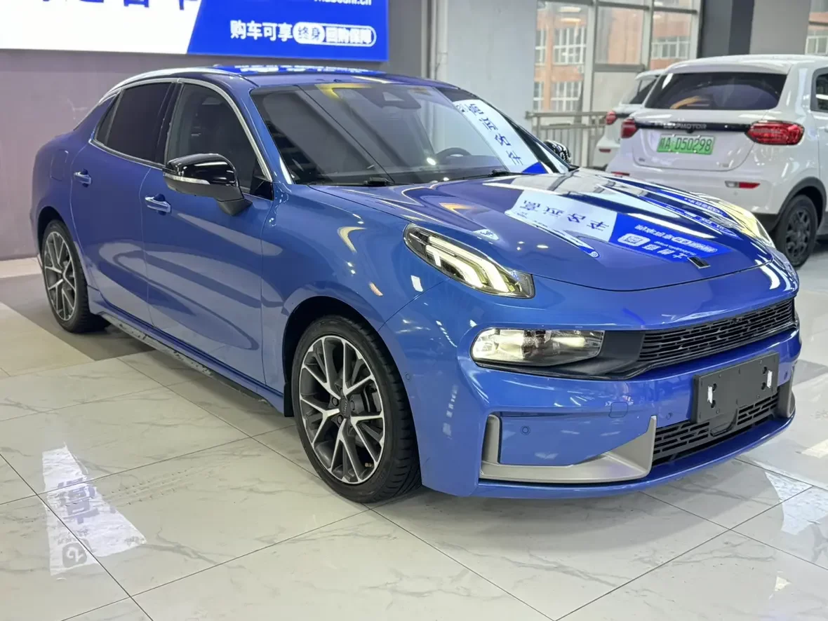 Lynk & Co 03