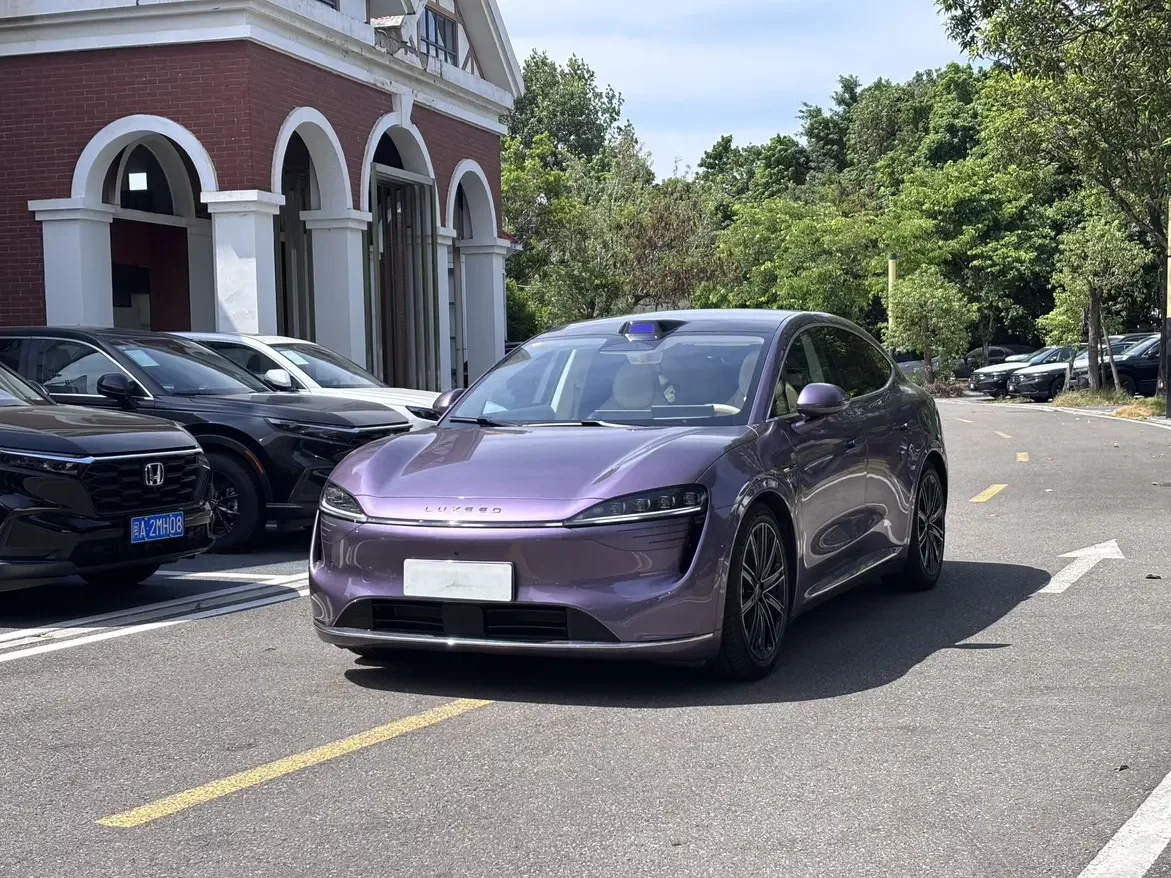 Luxeed Zhijie R7