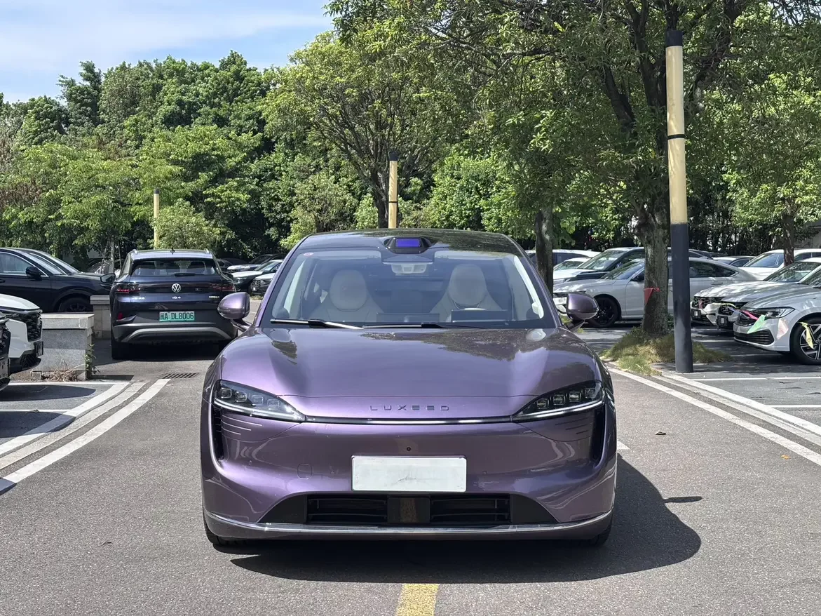 Luxeed Zhijie R7