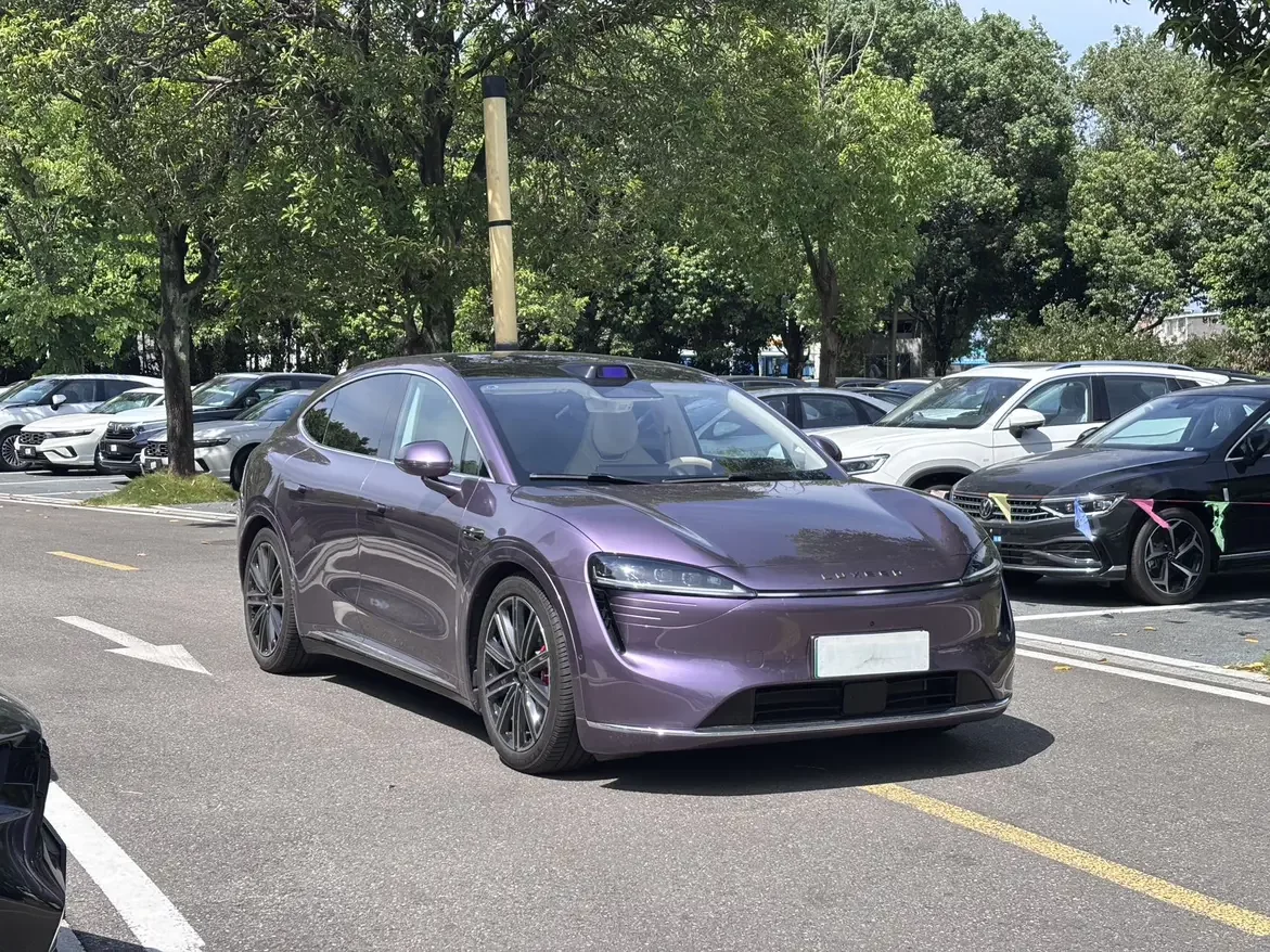 Luxeed Zhijie R7