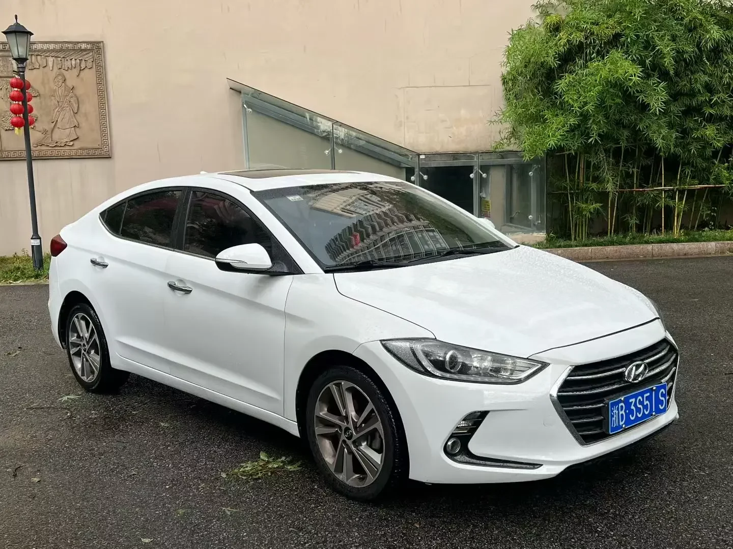 Hyundai lead
