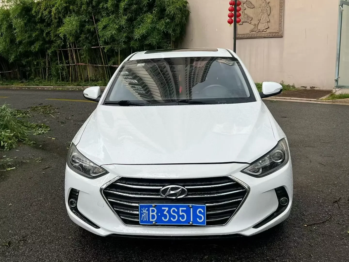Hyundai lead