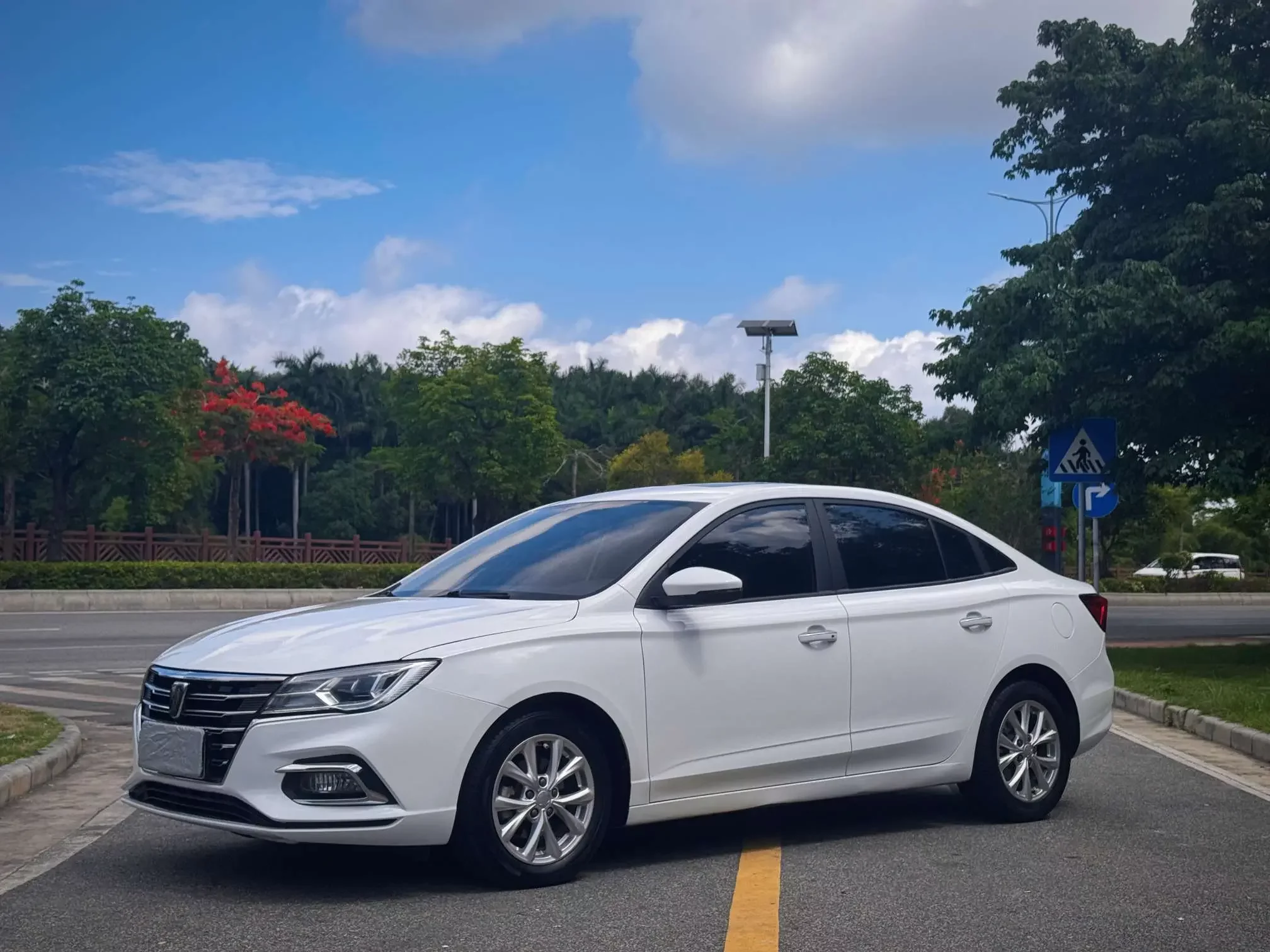 Roewe i5