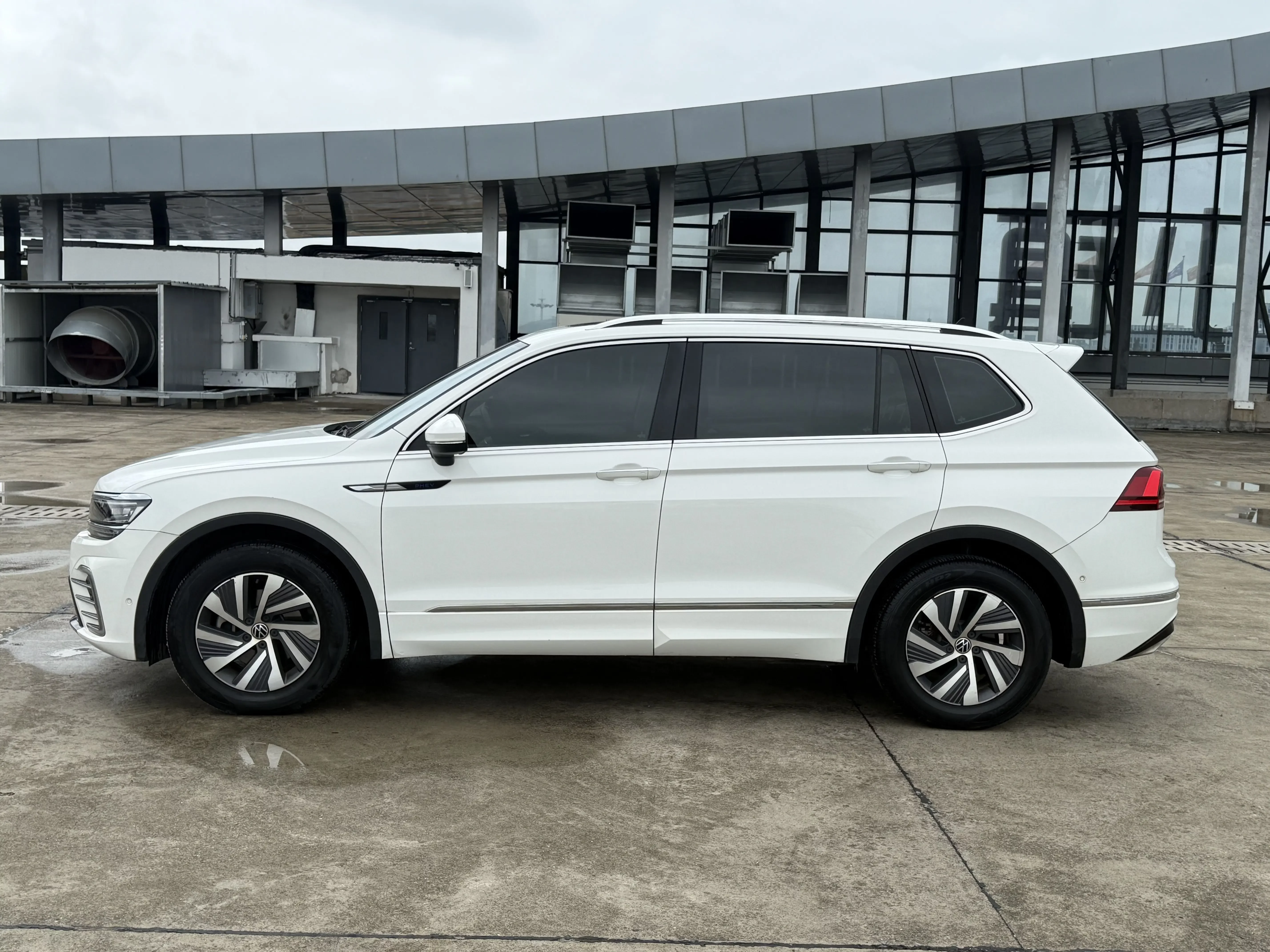 Volkswagen Tiguan L PHEV