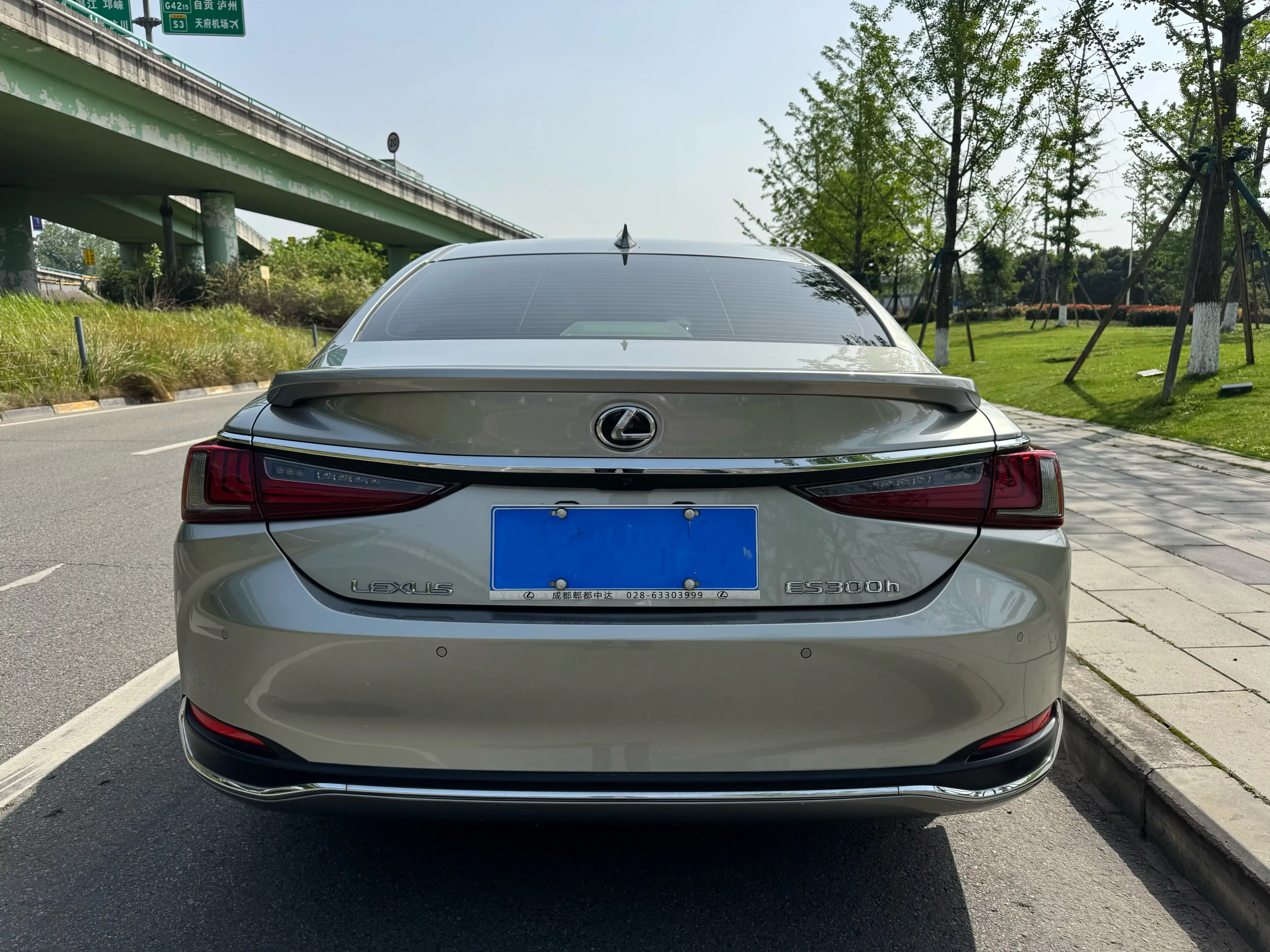 Lexus ES