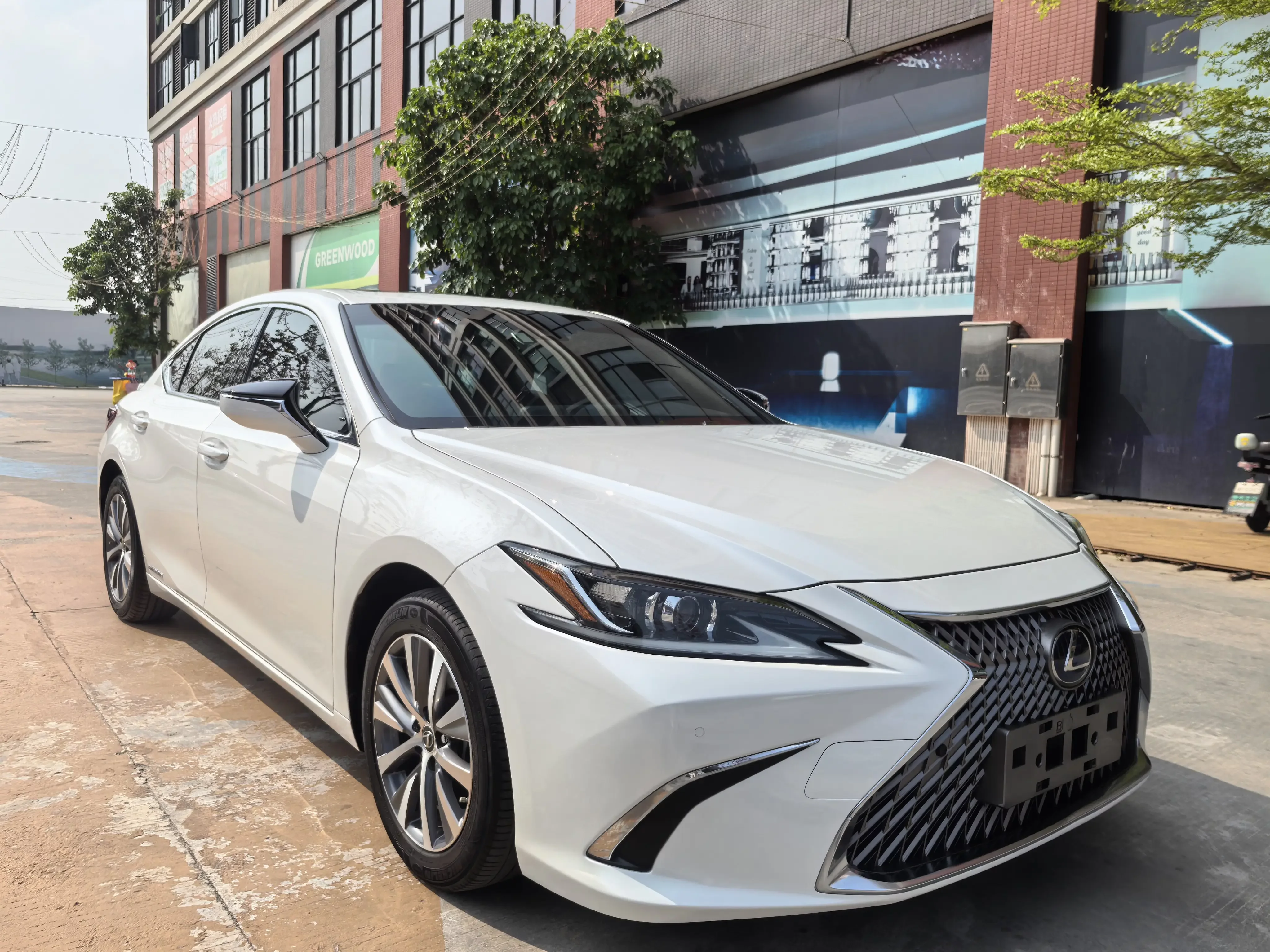 Lexus ES