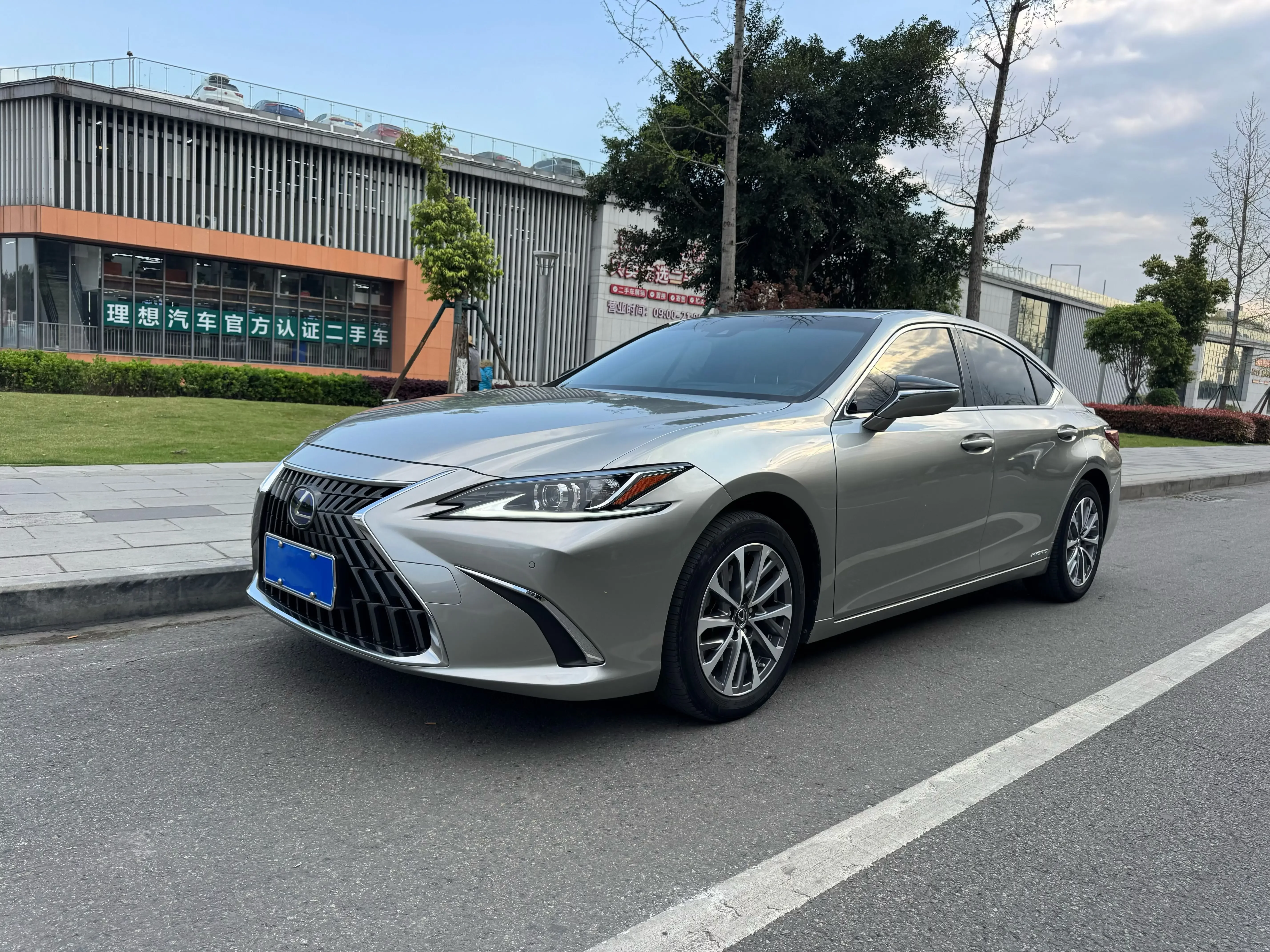 Lexus ES