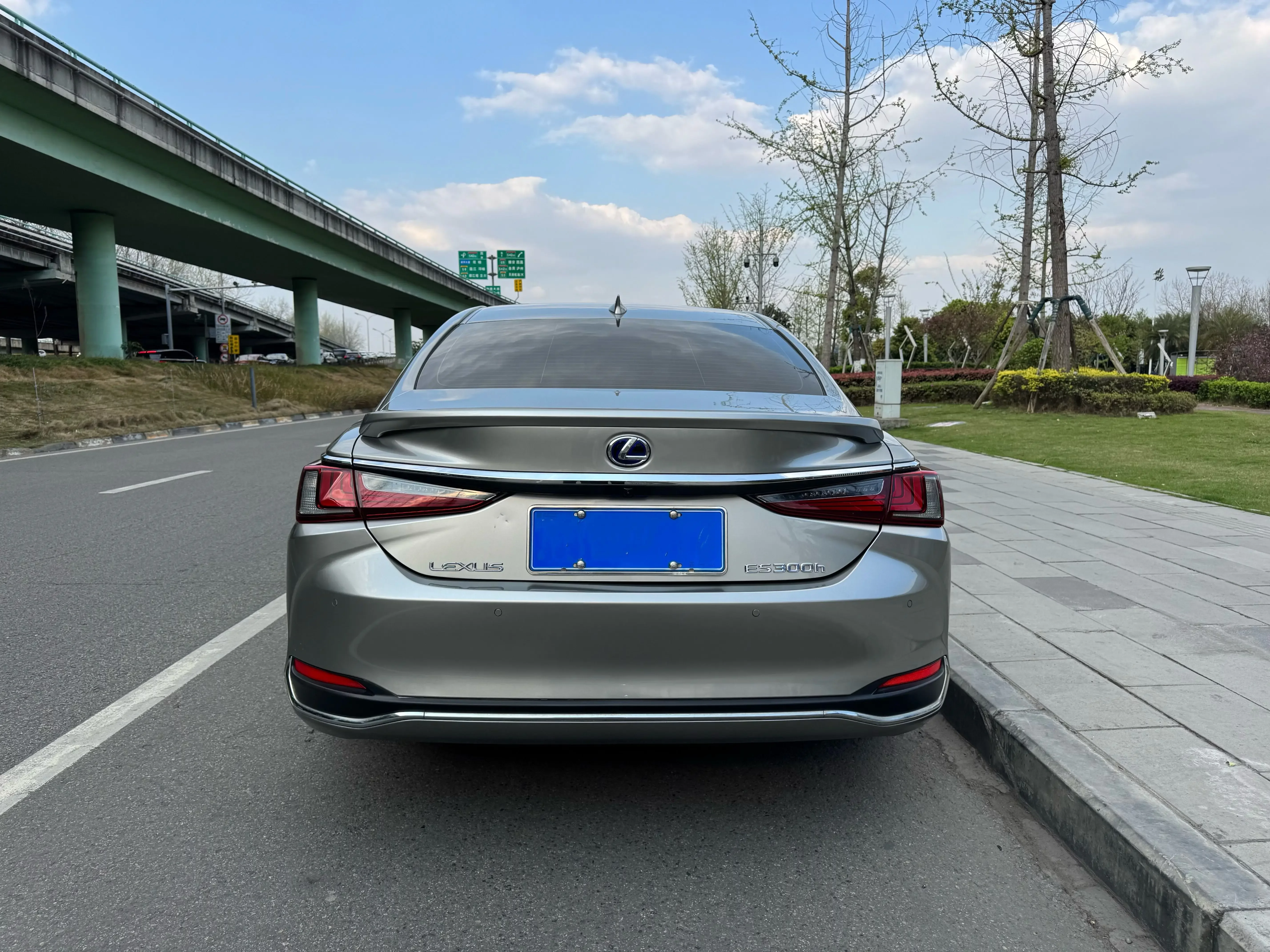 Lexus ES