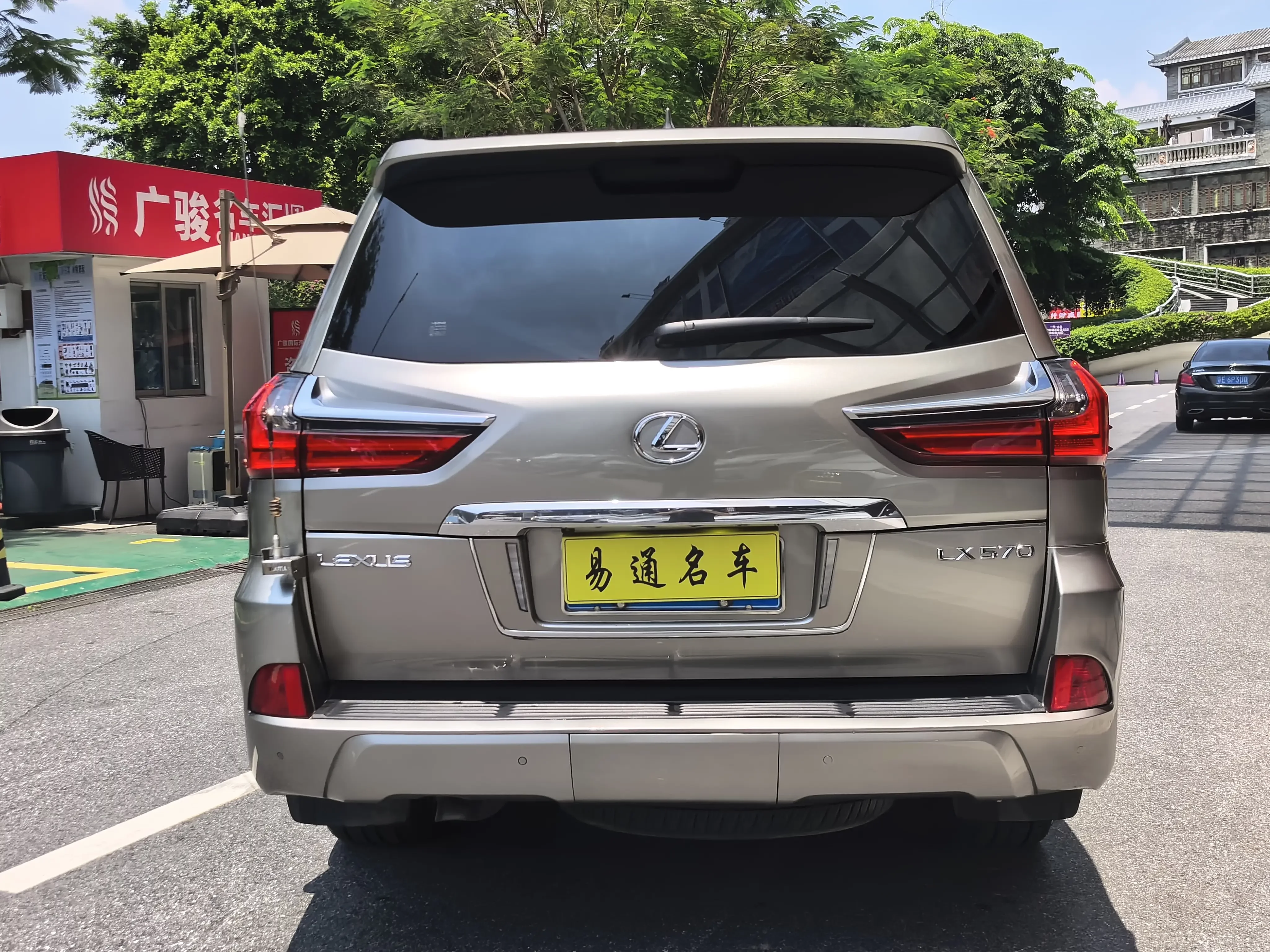 Lexus LX
