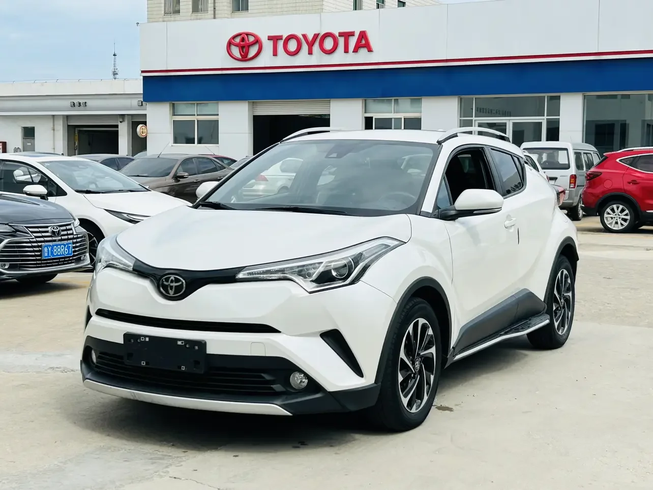 Toyota C-HR Hybrid (Yize IZOA)