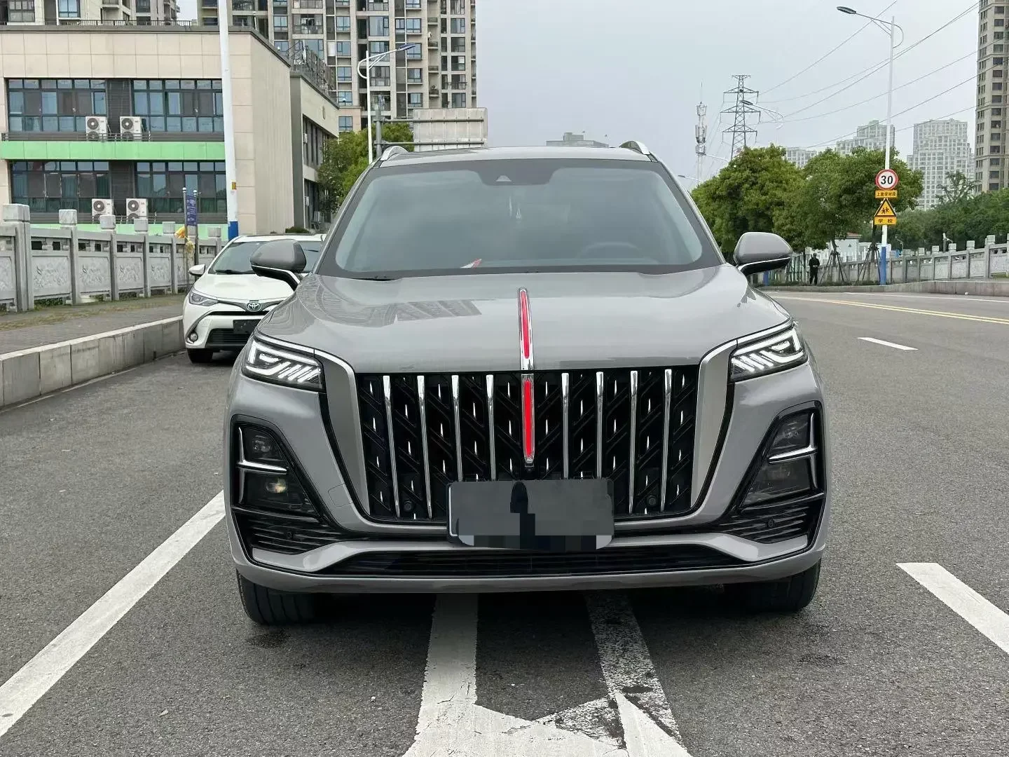 Hongqi HS5