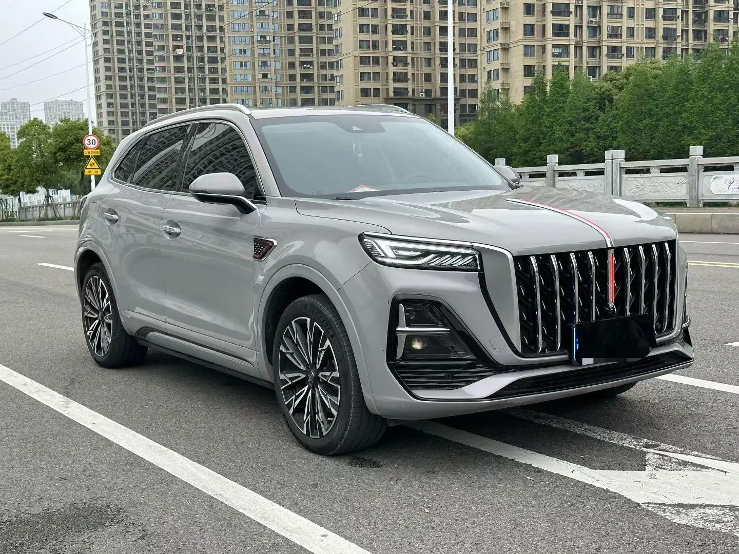 Hongqi HS5