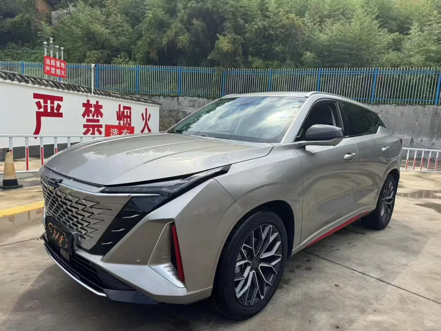 Oshan Changan Auchan Z6