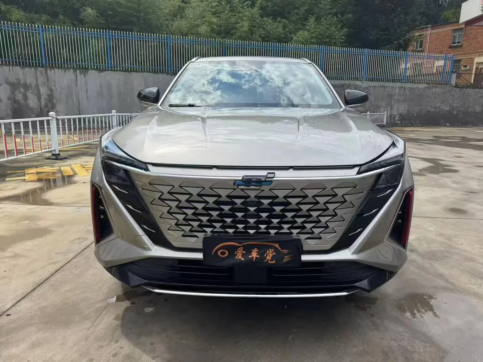 Oshan Changan Auchan Z6