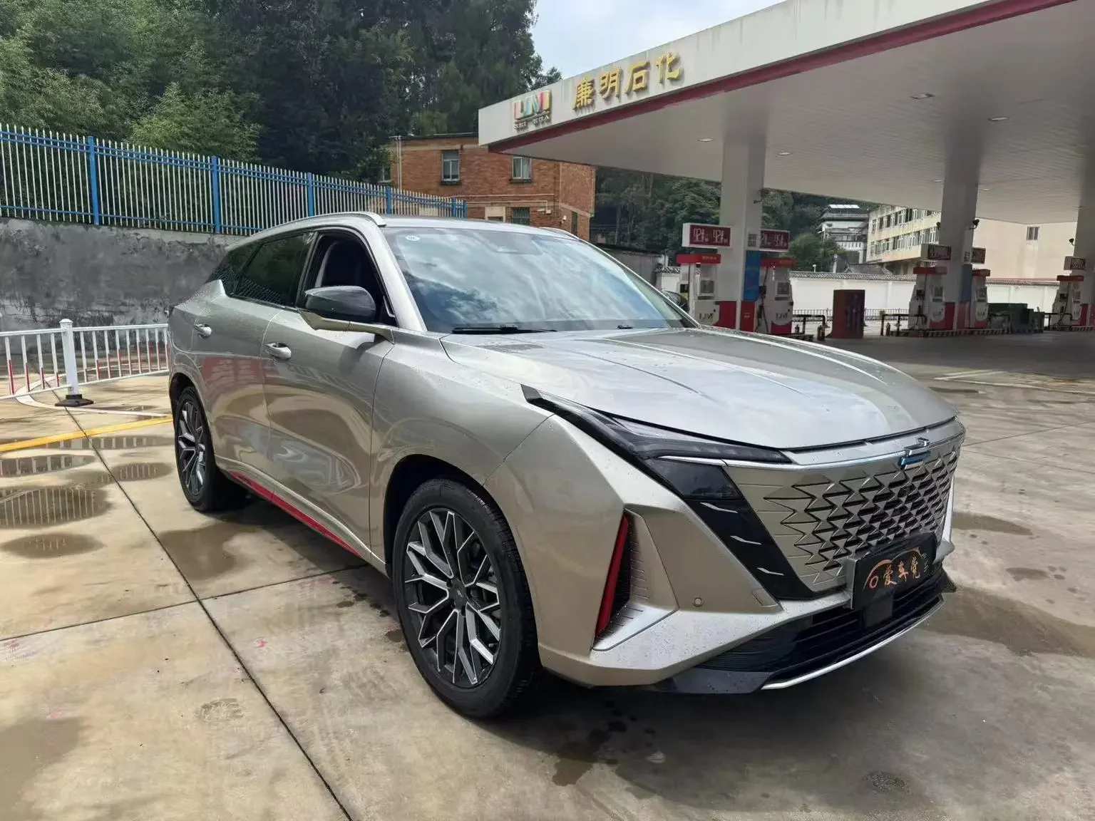 Oshan Changan Auchan Z6