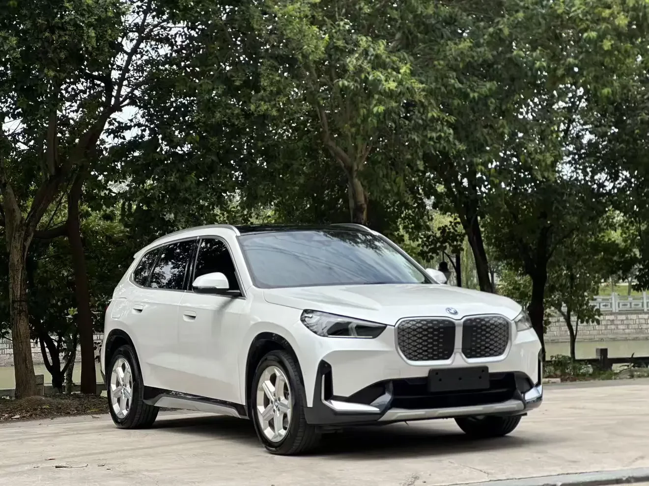 BMW iX1