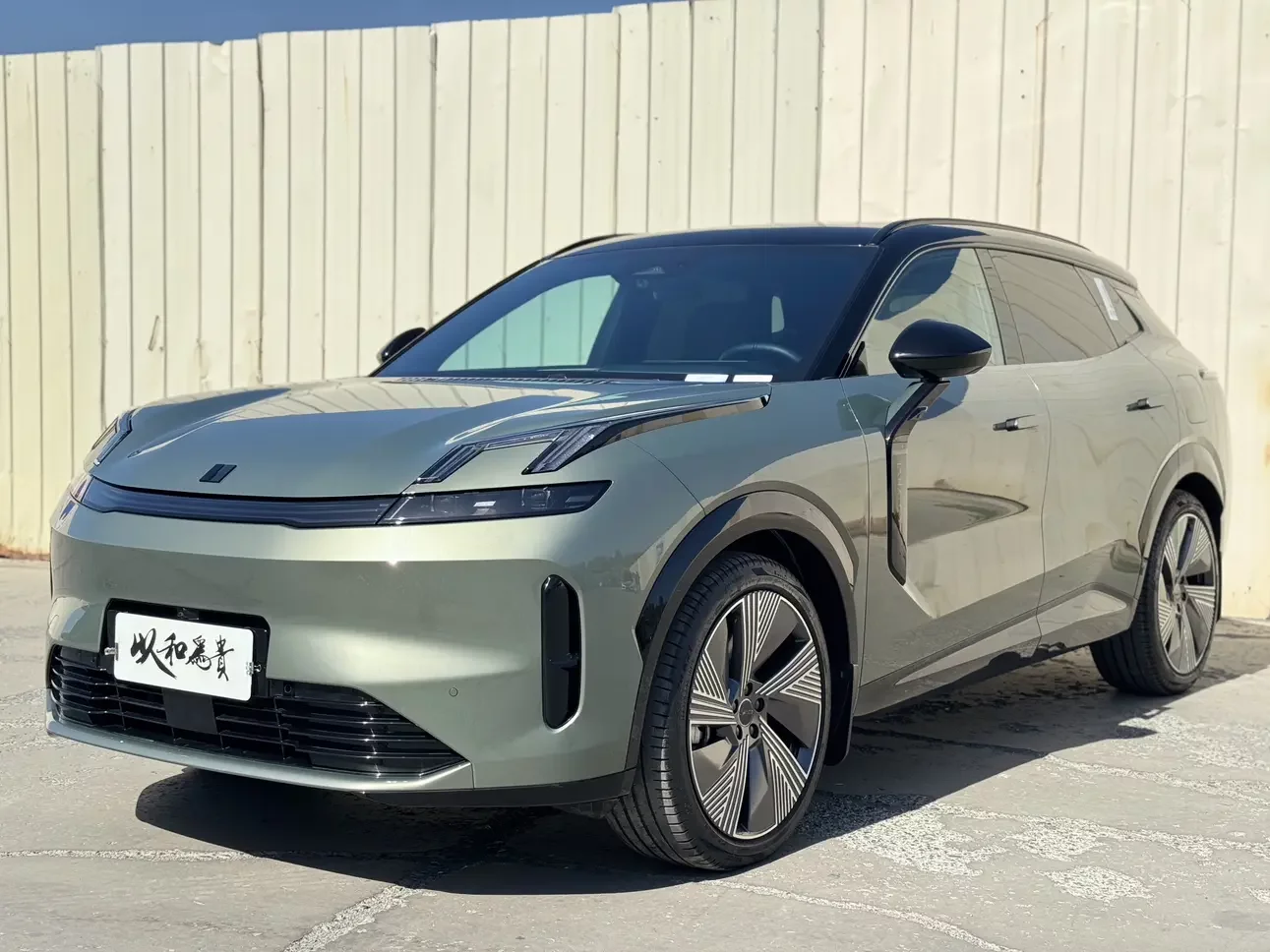 Lynk & Co 08 EM-P