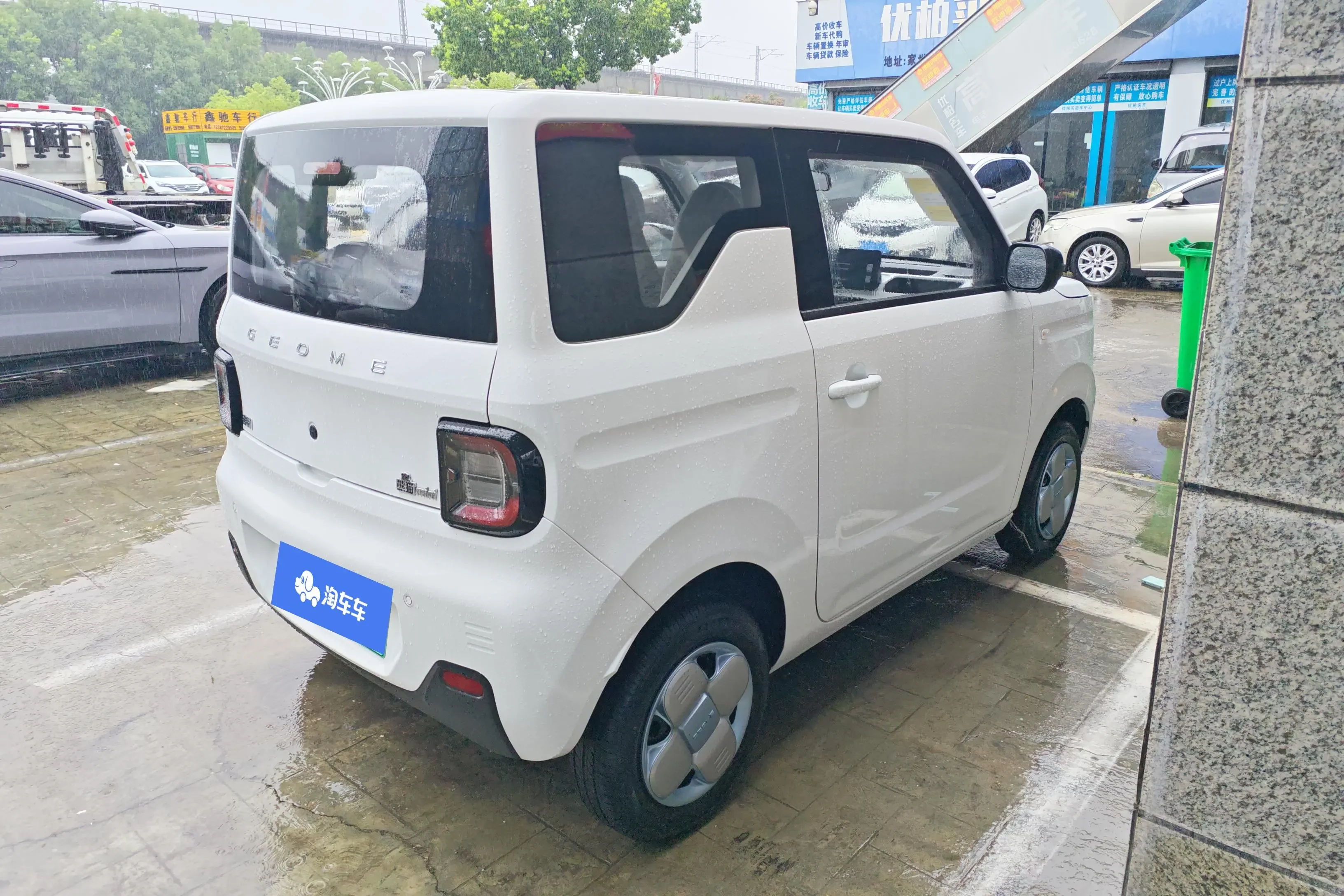 Geely panda