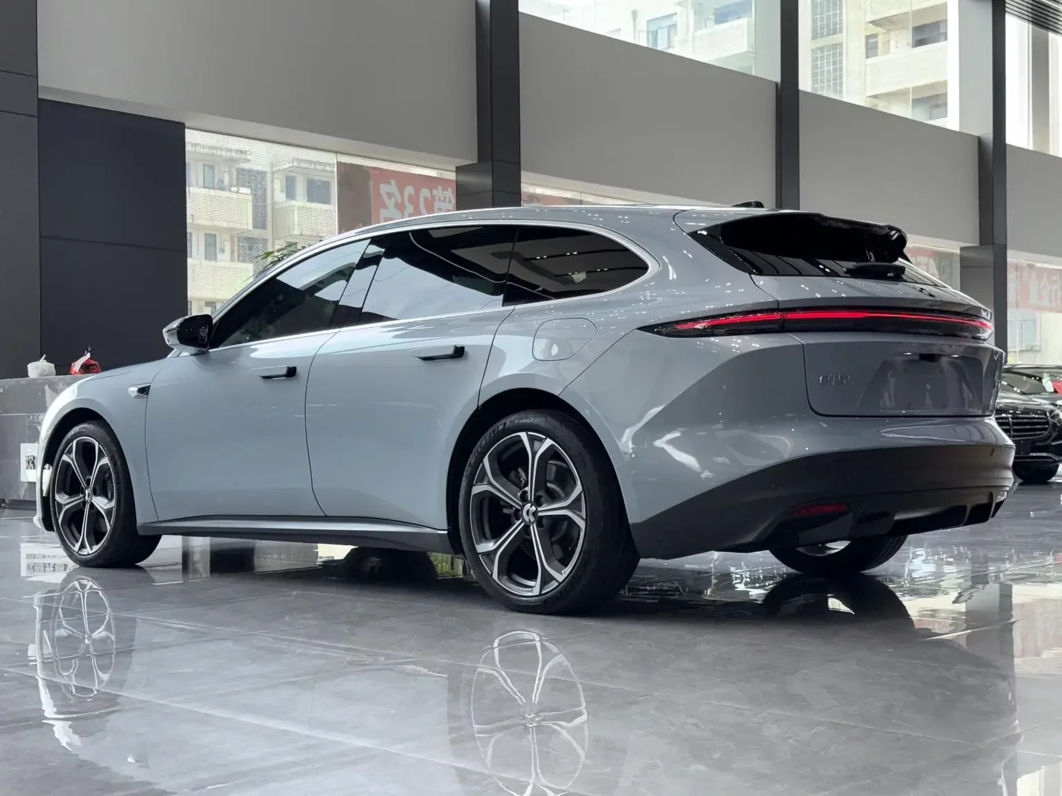 NIO ET5