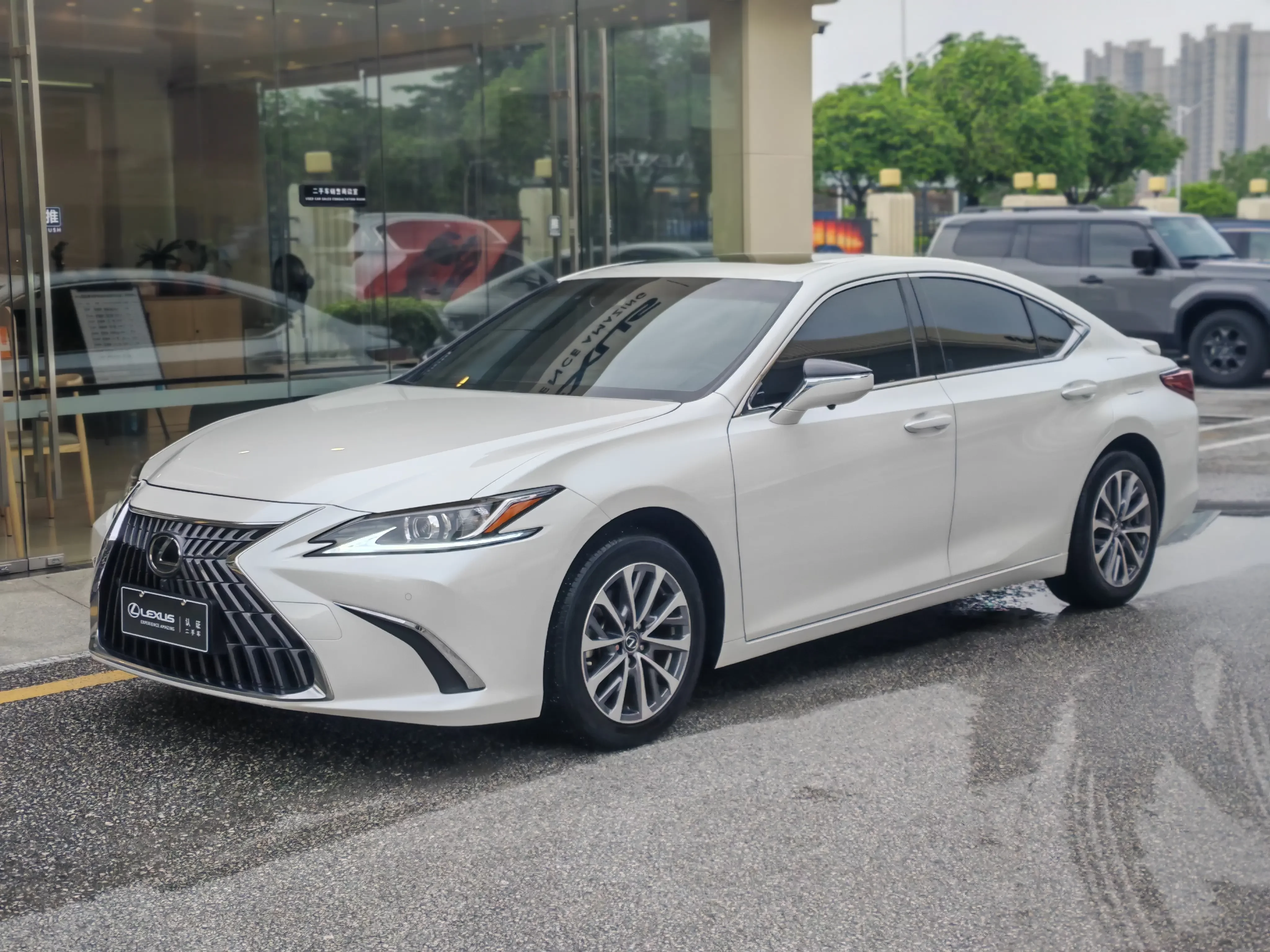 Lexus ES