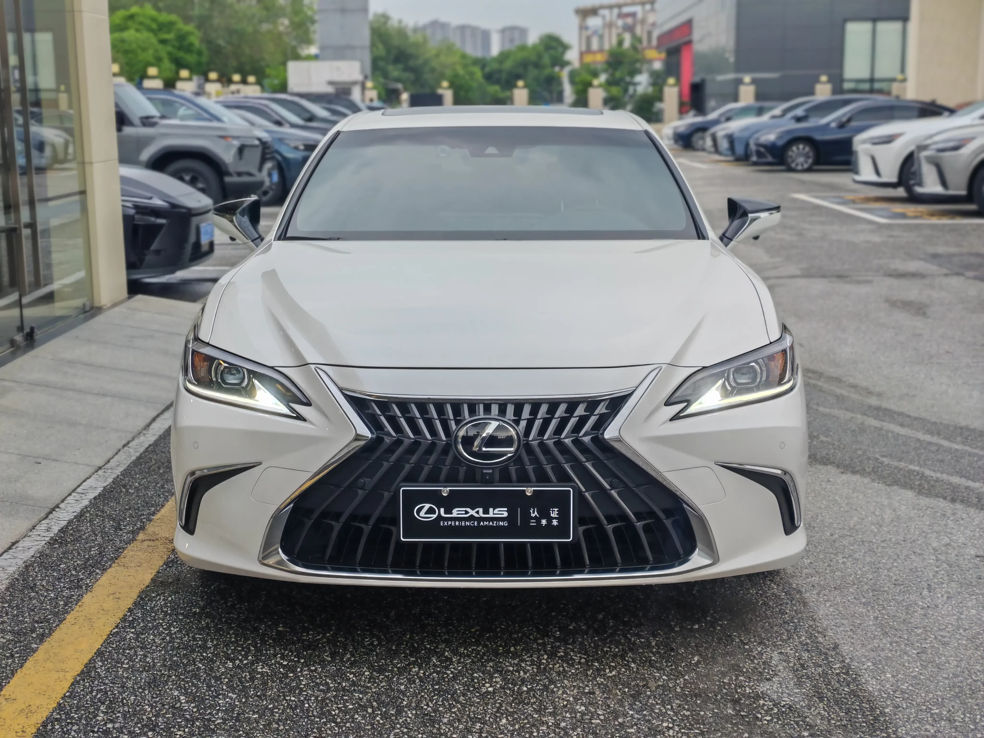 Lexus ES