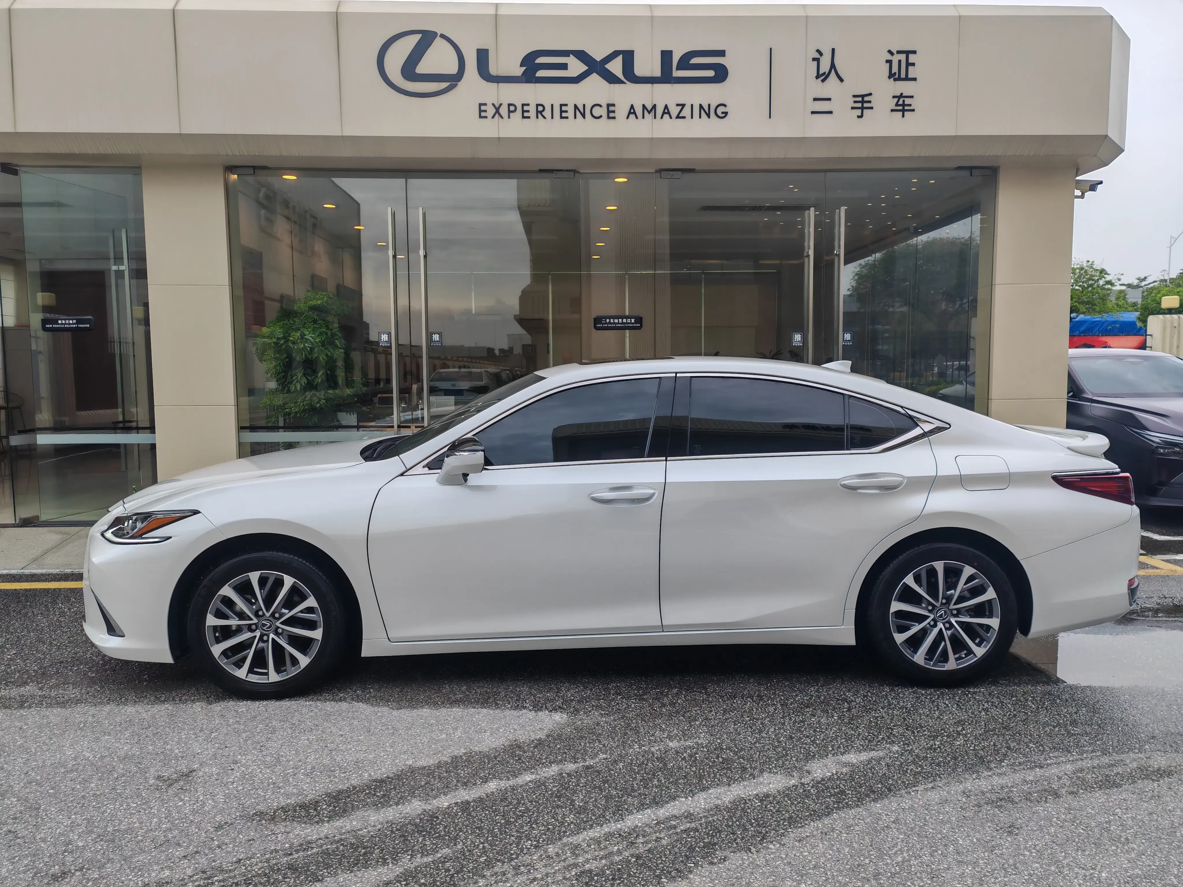 Lexus ES