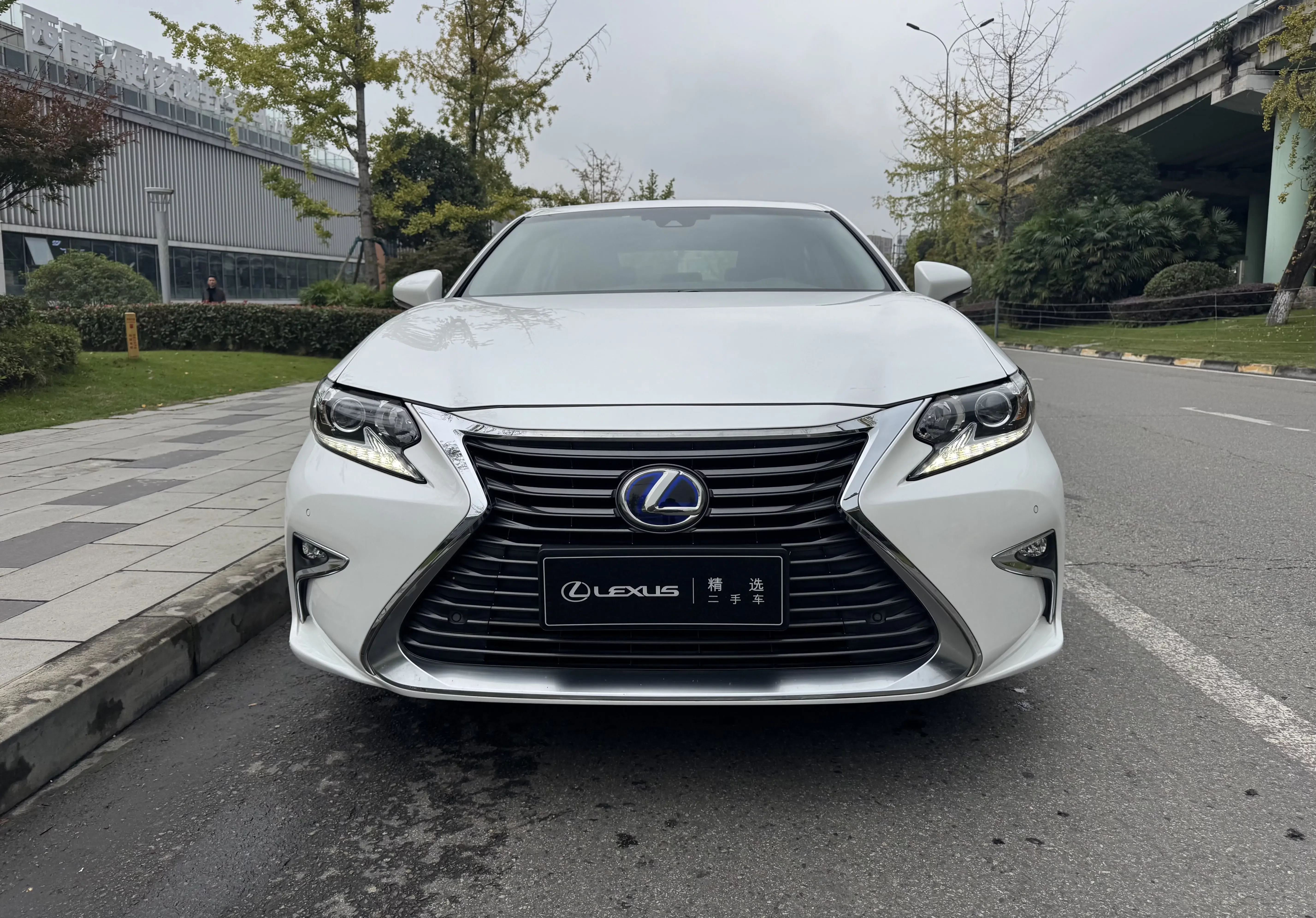 Lexus ES