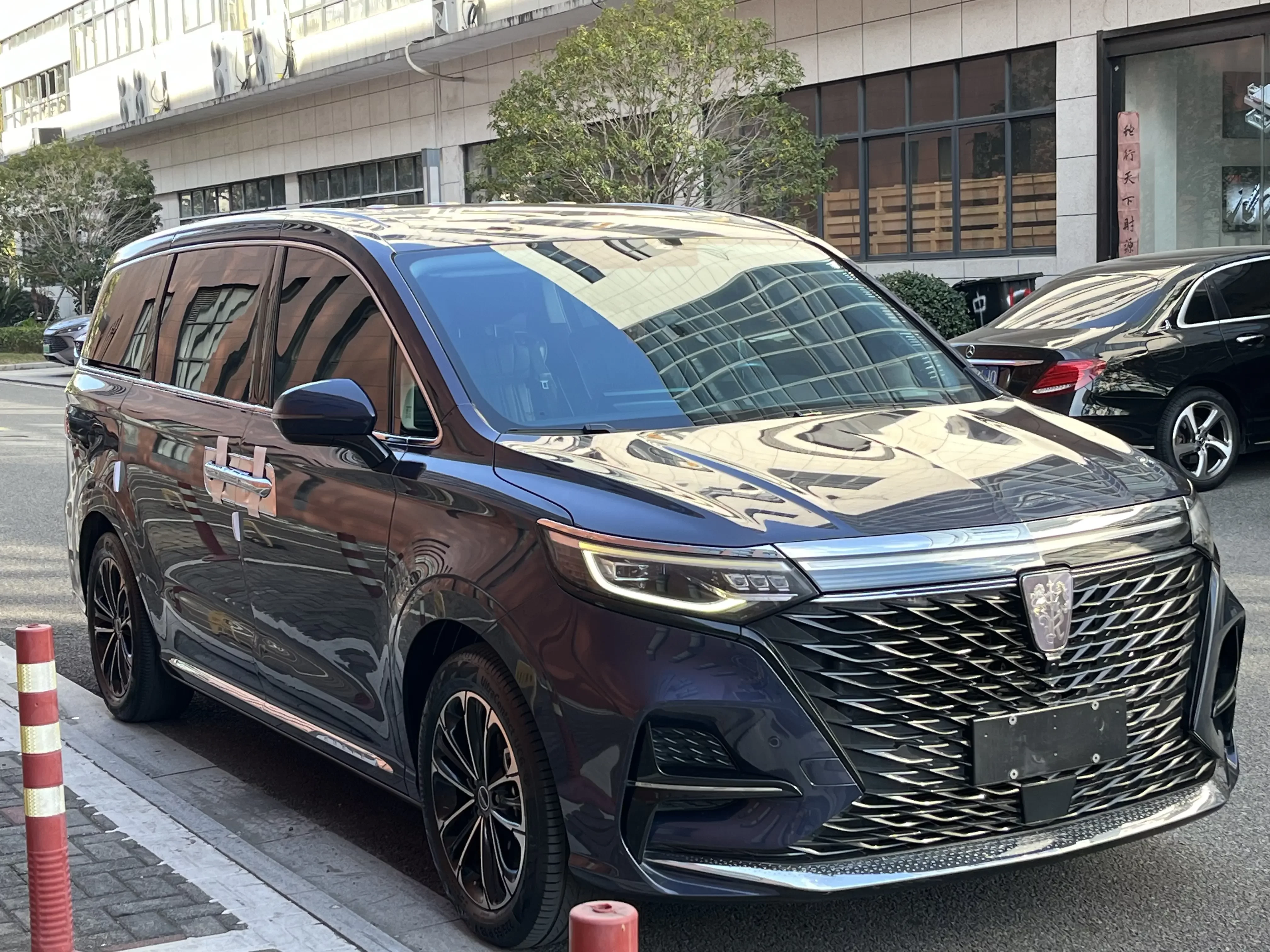 Roewe iMAX8
