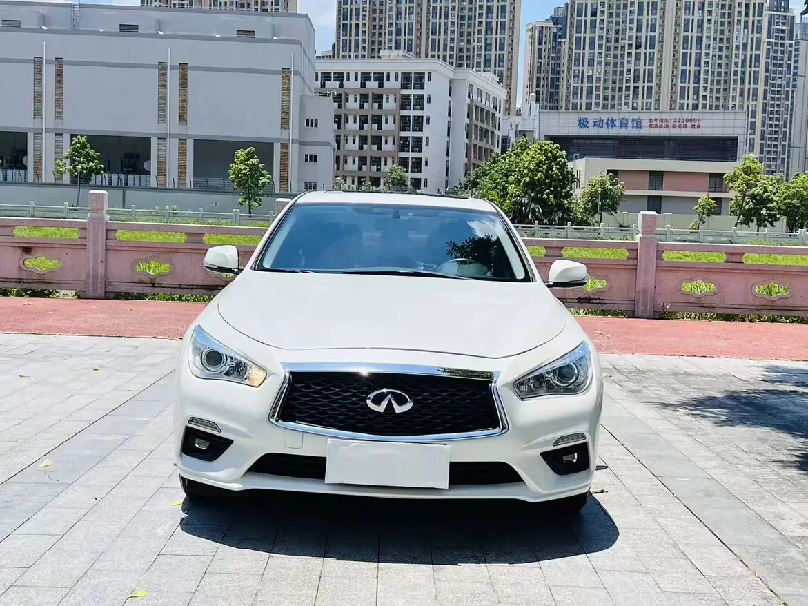 Infiniti Q50L