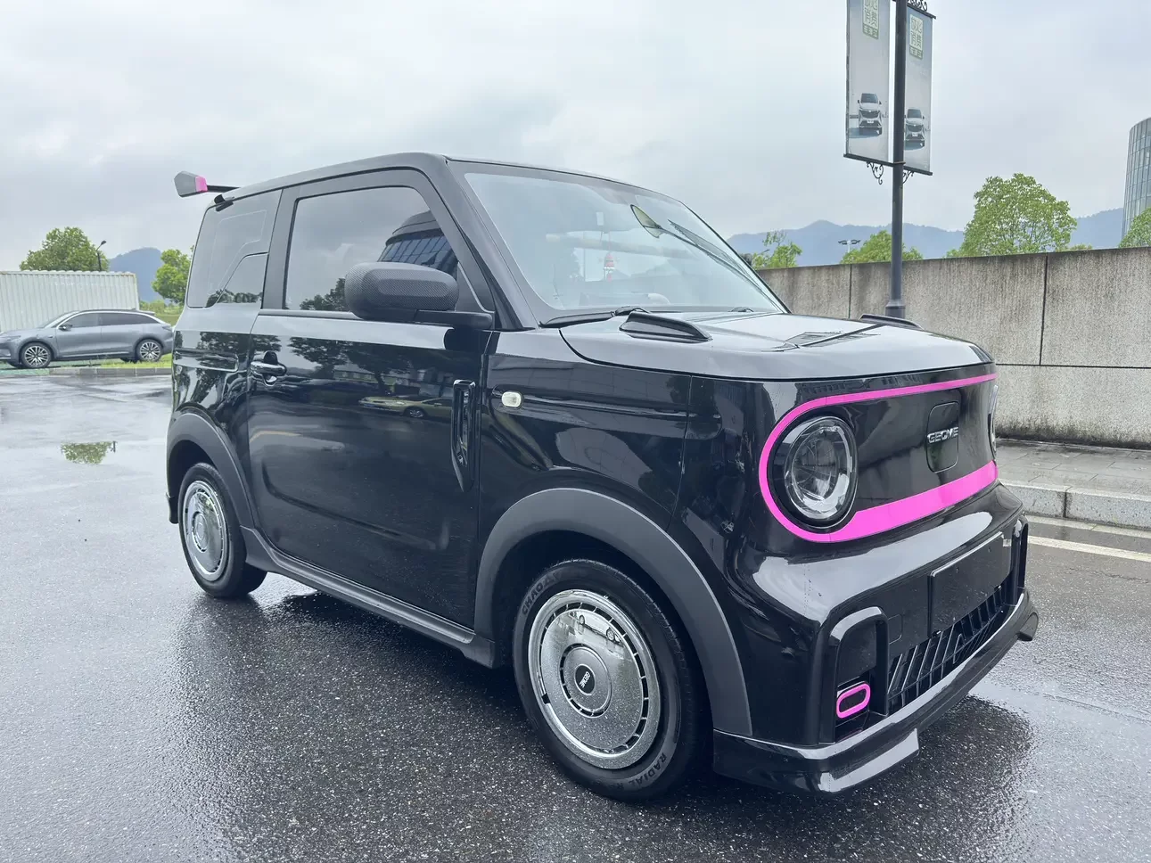 Geely panda