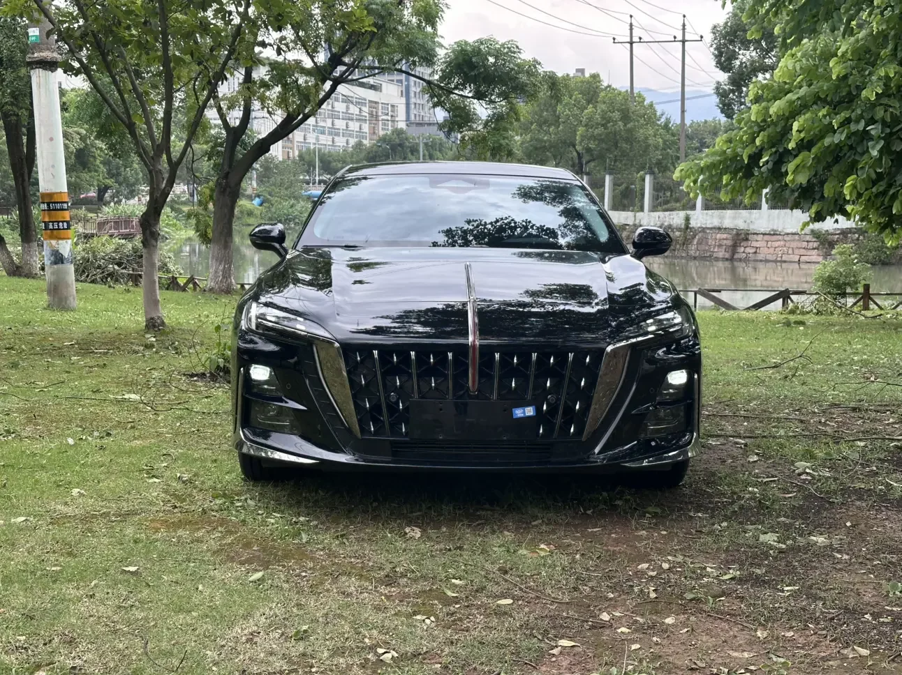 Hongqi H6