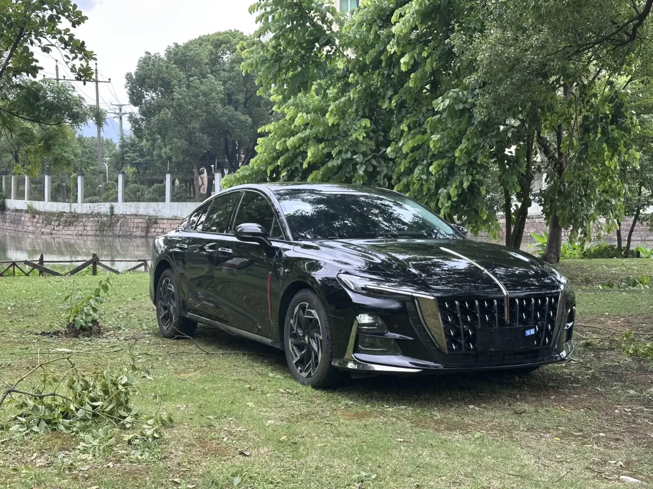 Hongqi H6