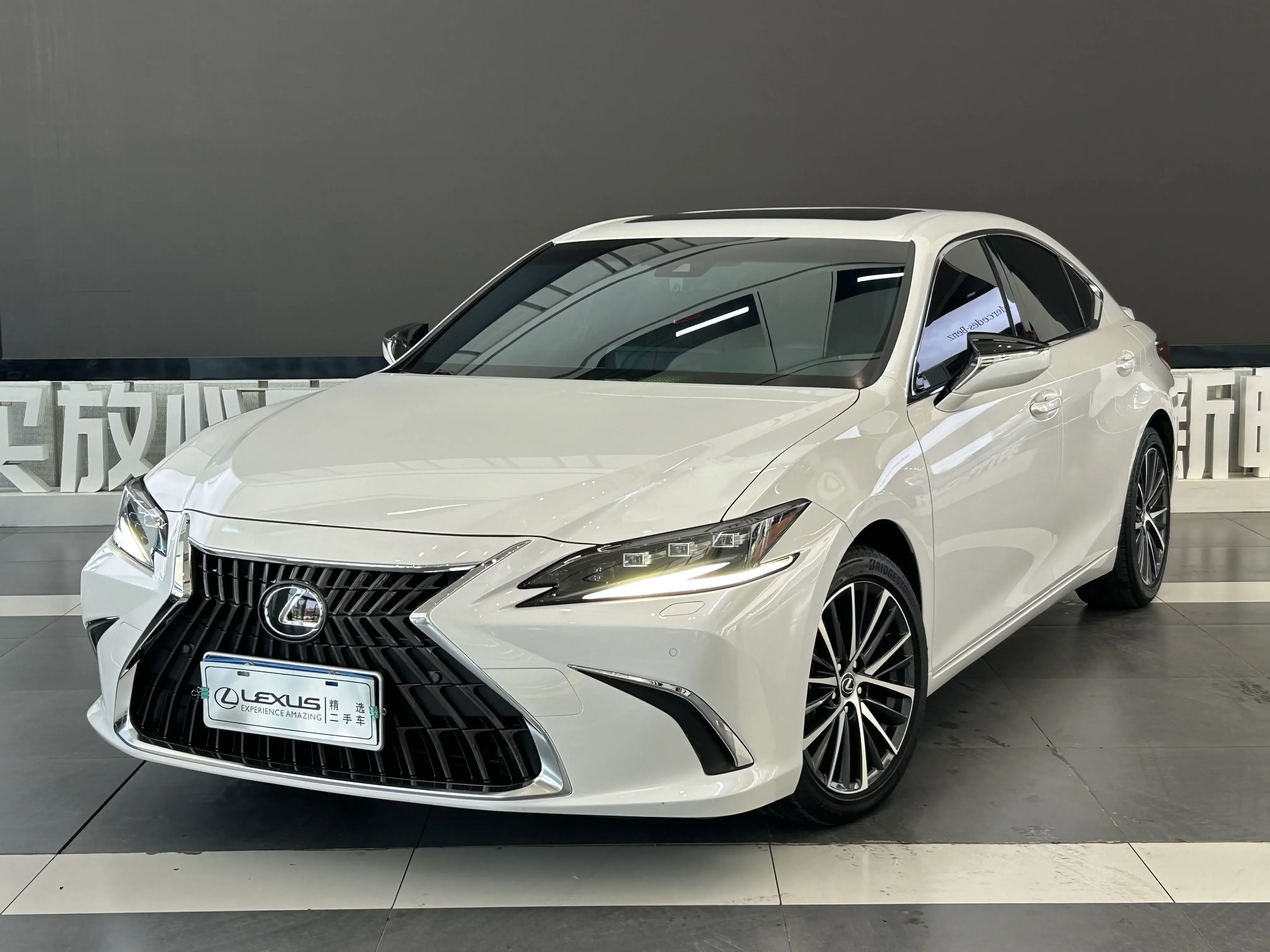 Lexus ES