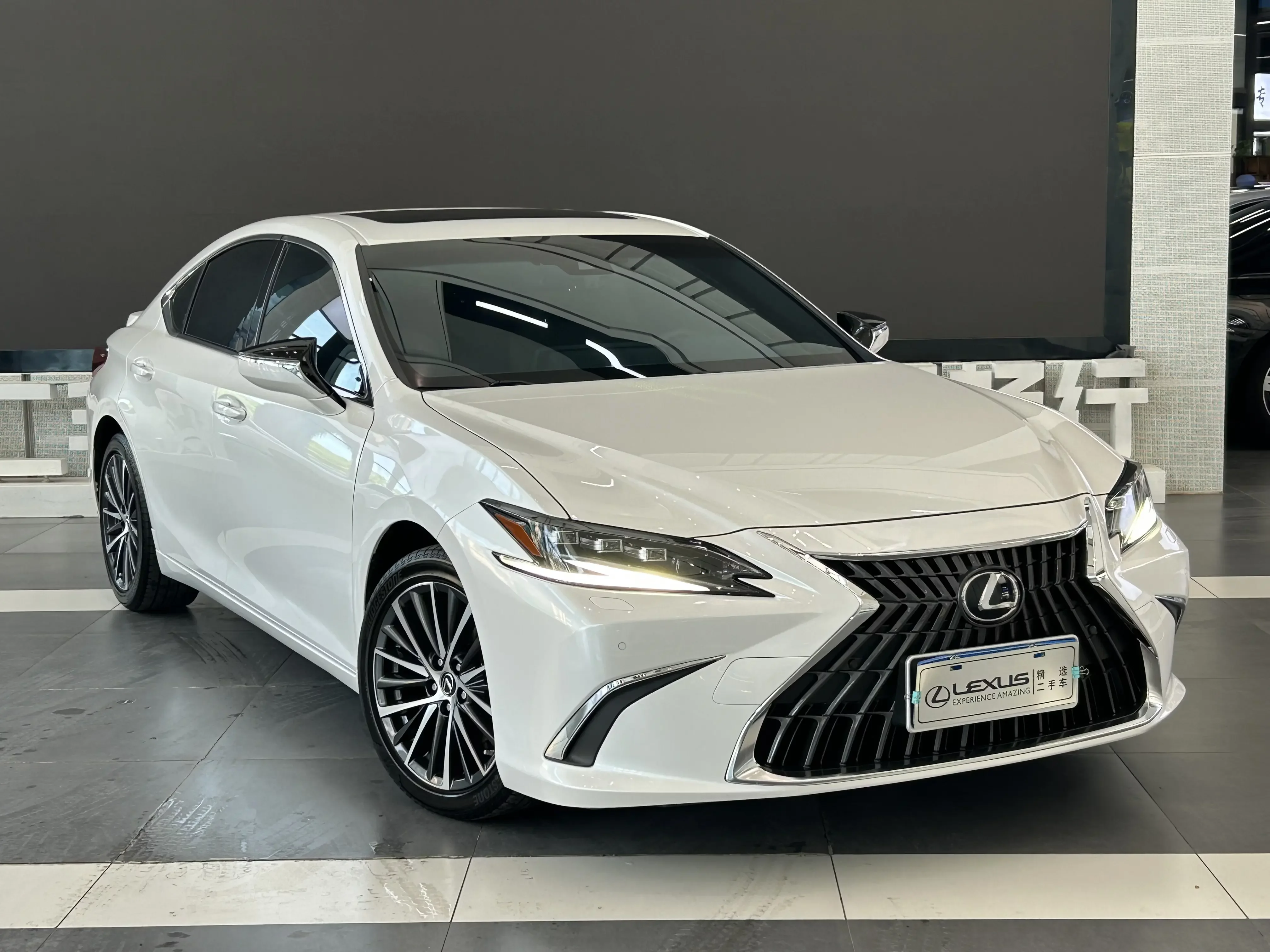 Lexus ES