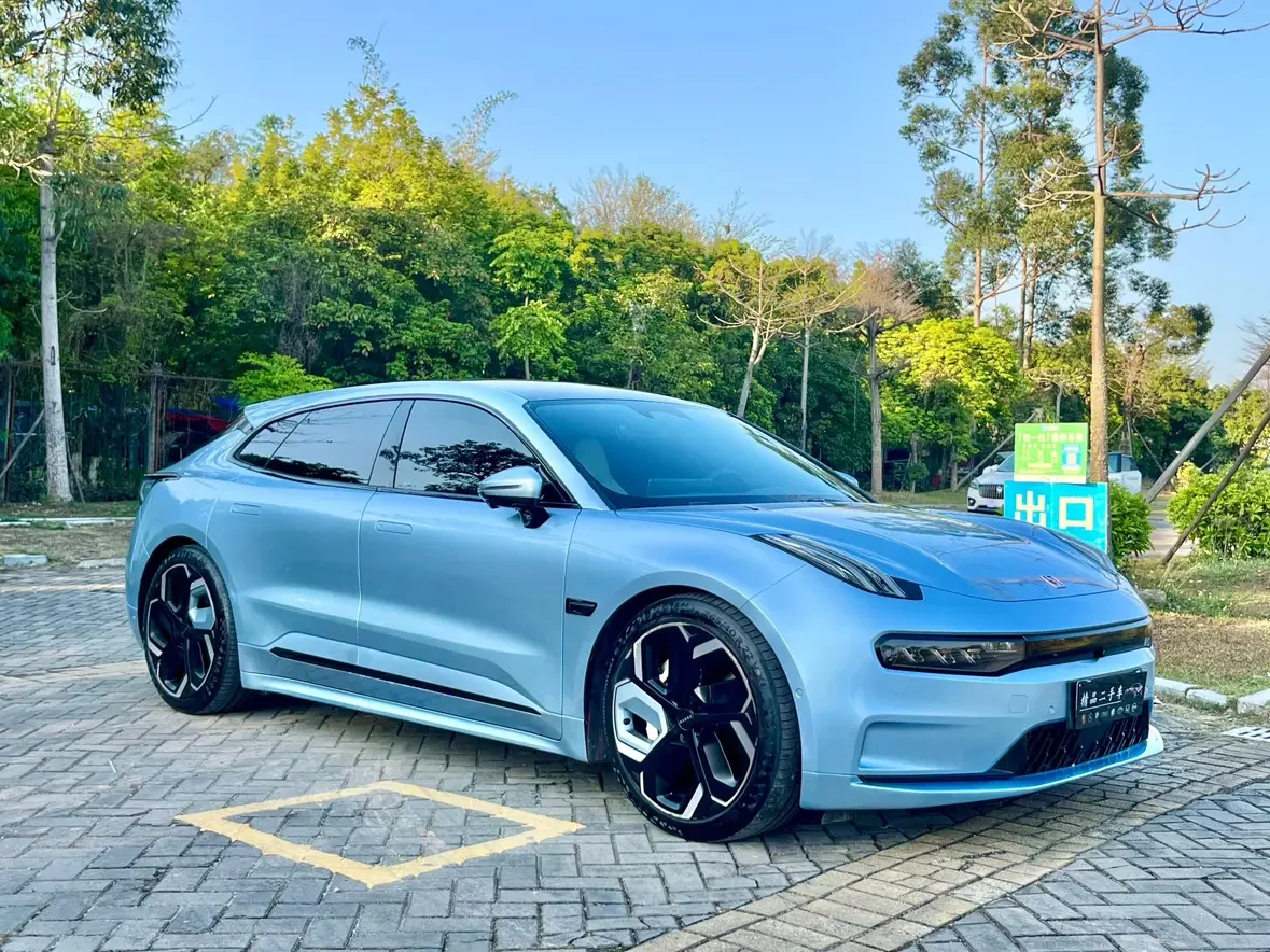 ZEEKR 001
