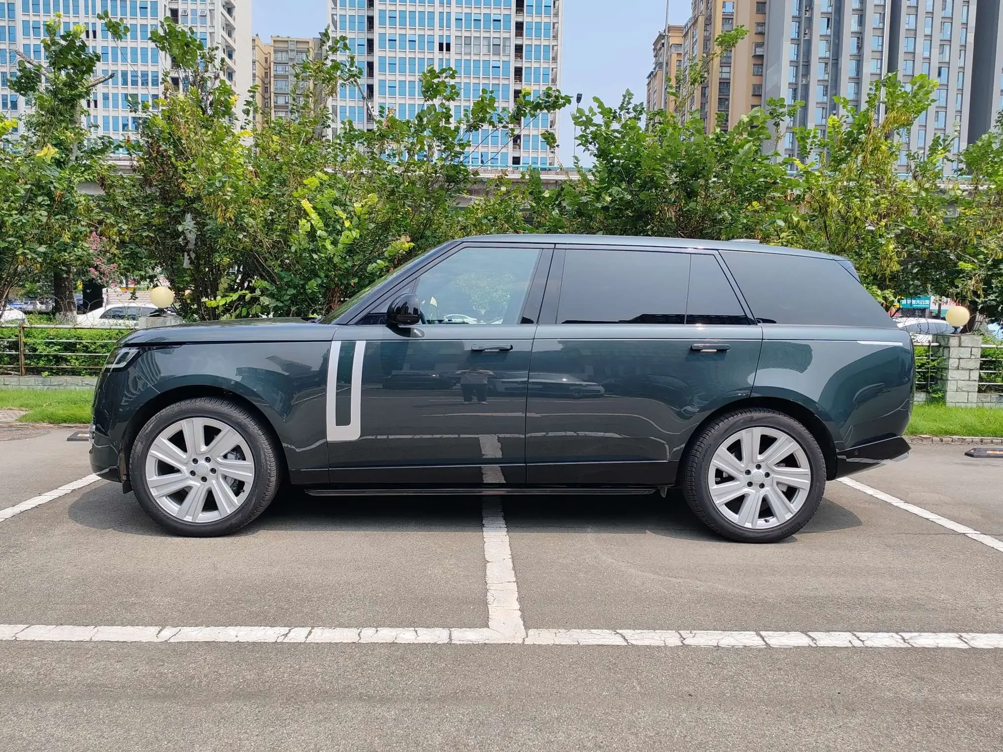 Land Rover range rover