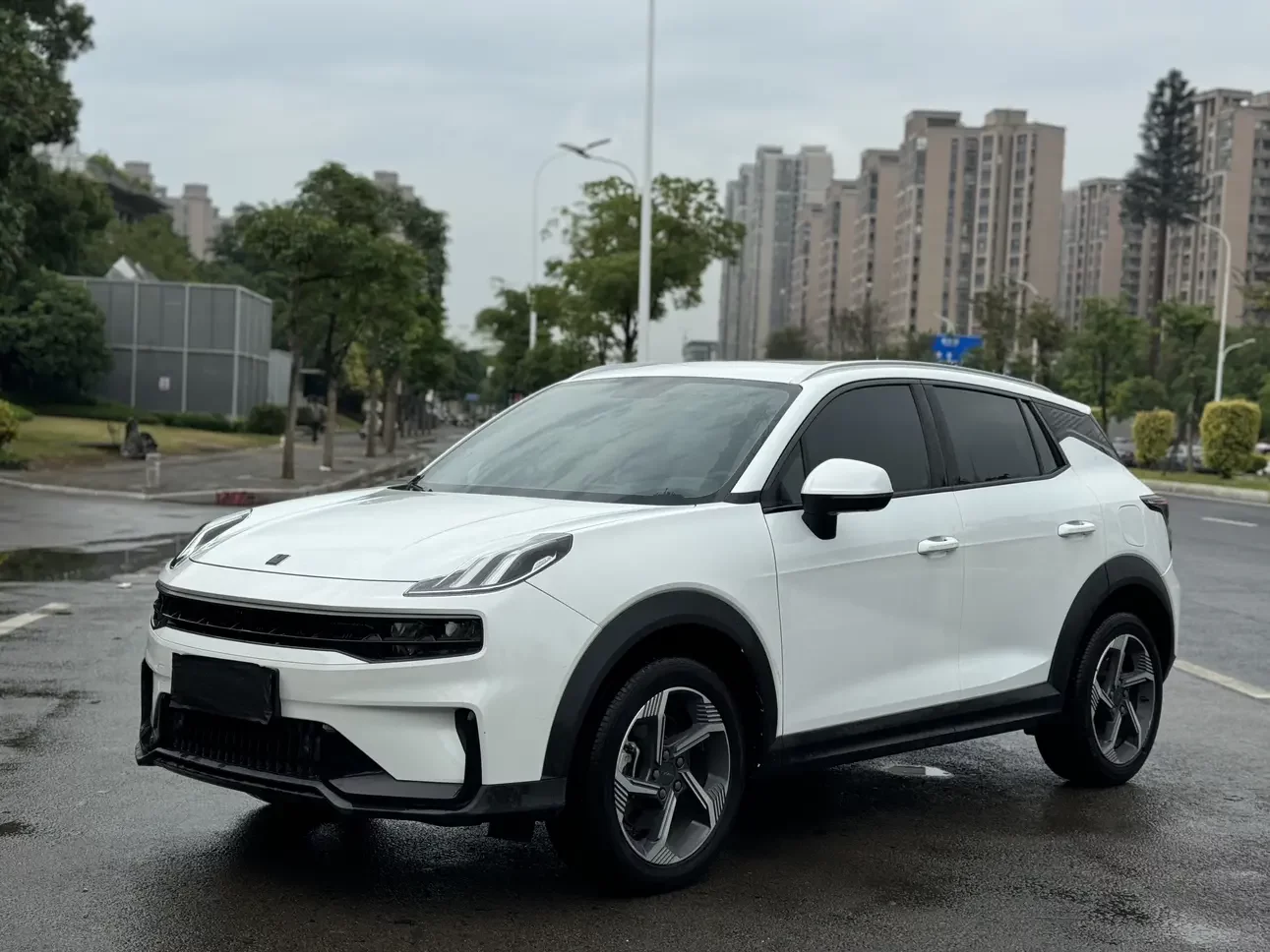 Lynk & Co 06