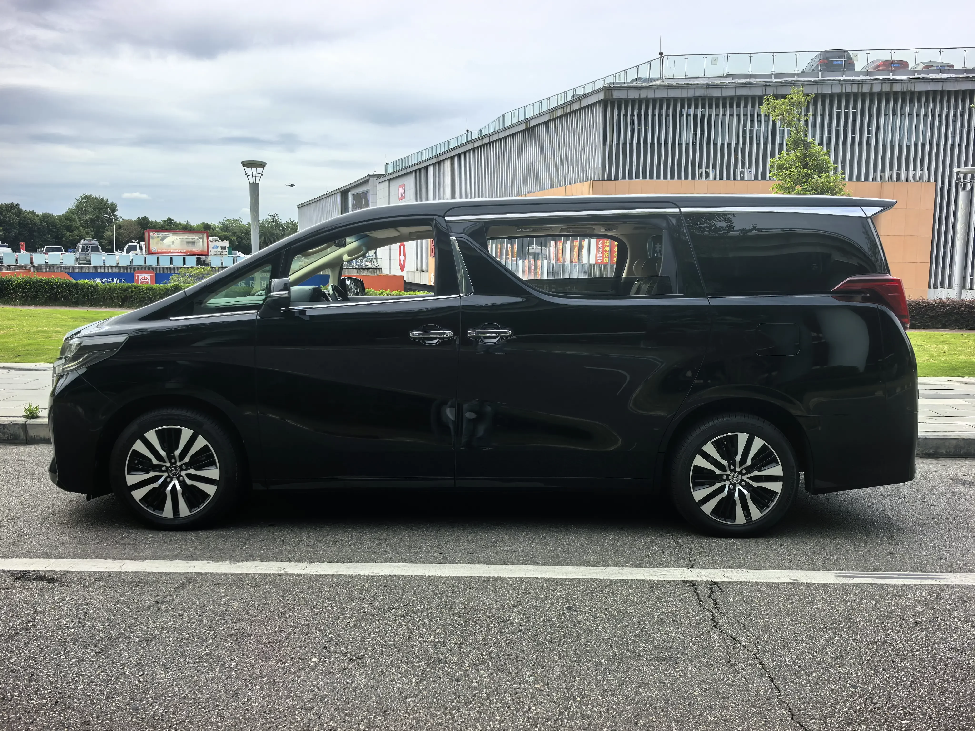 Toyota Alphard (Elfa)