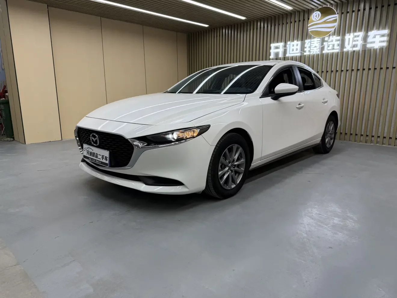 Mazda Axela (3)