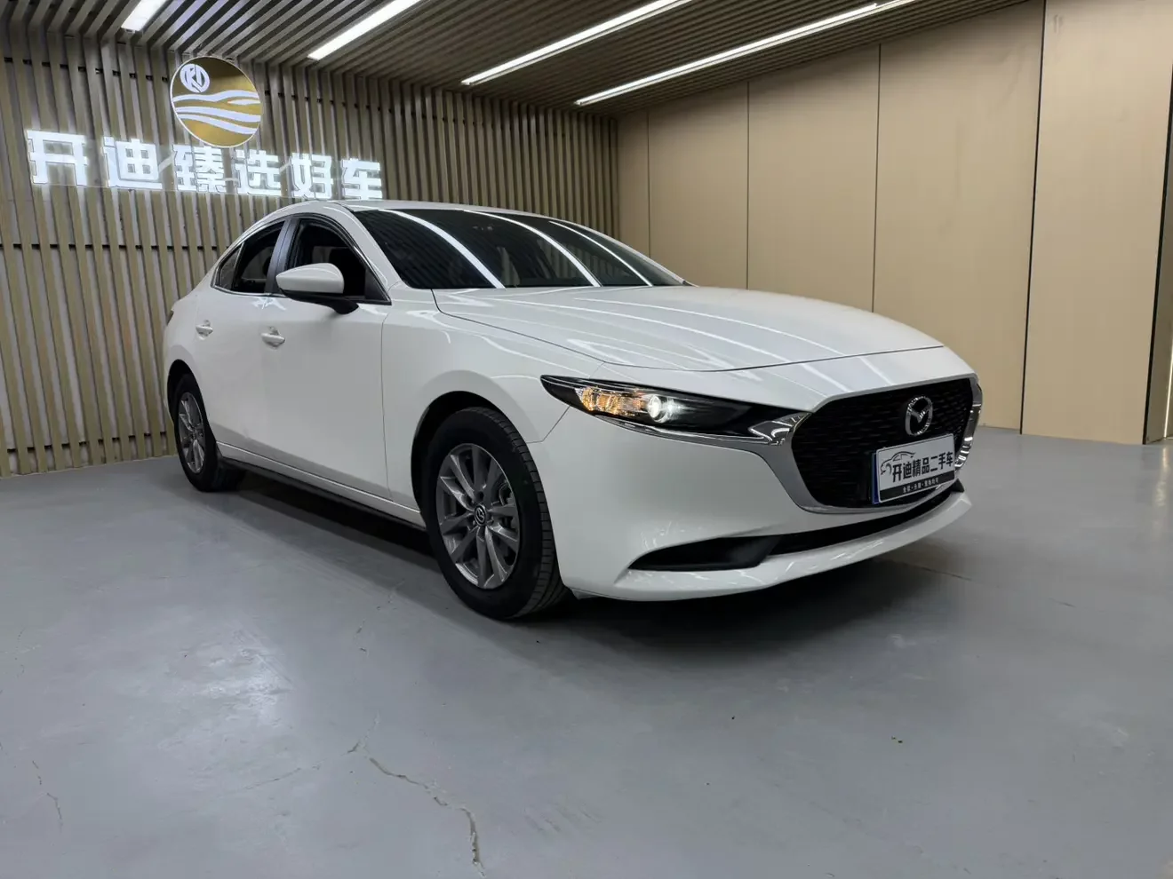 Mazda Axela (3)