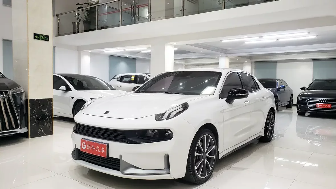 Lynk & Co 03