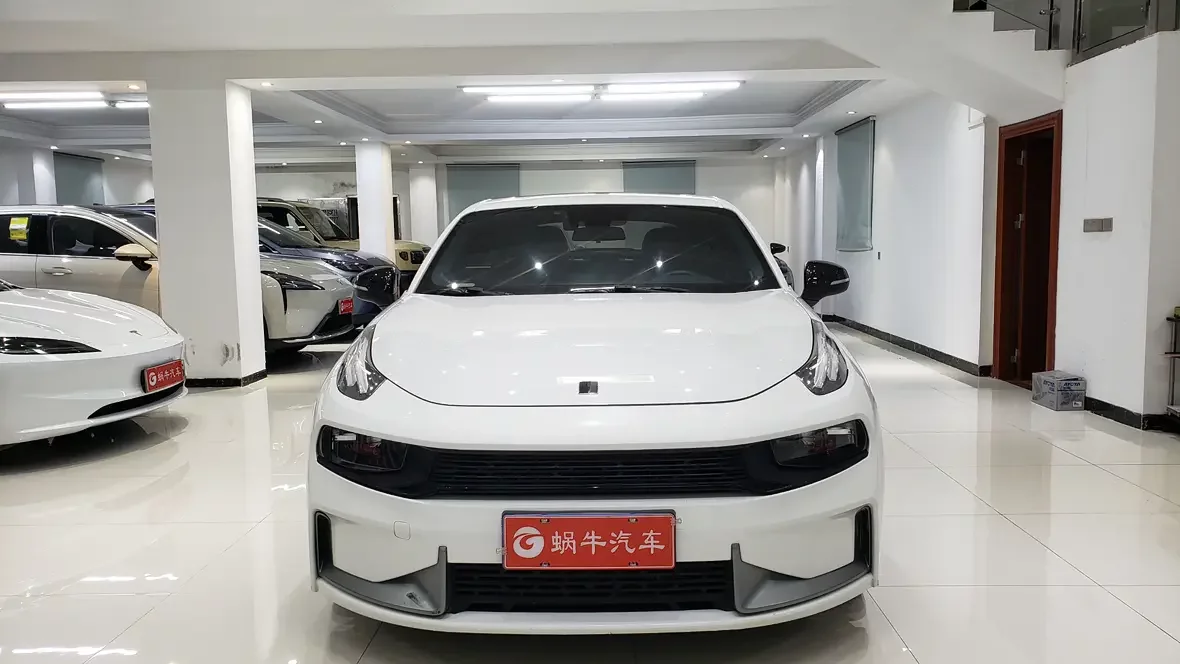 Lynk & Co 03