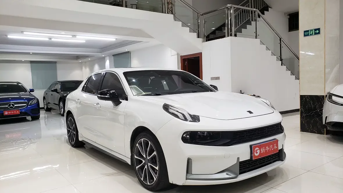 Lynk & Co 03