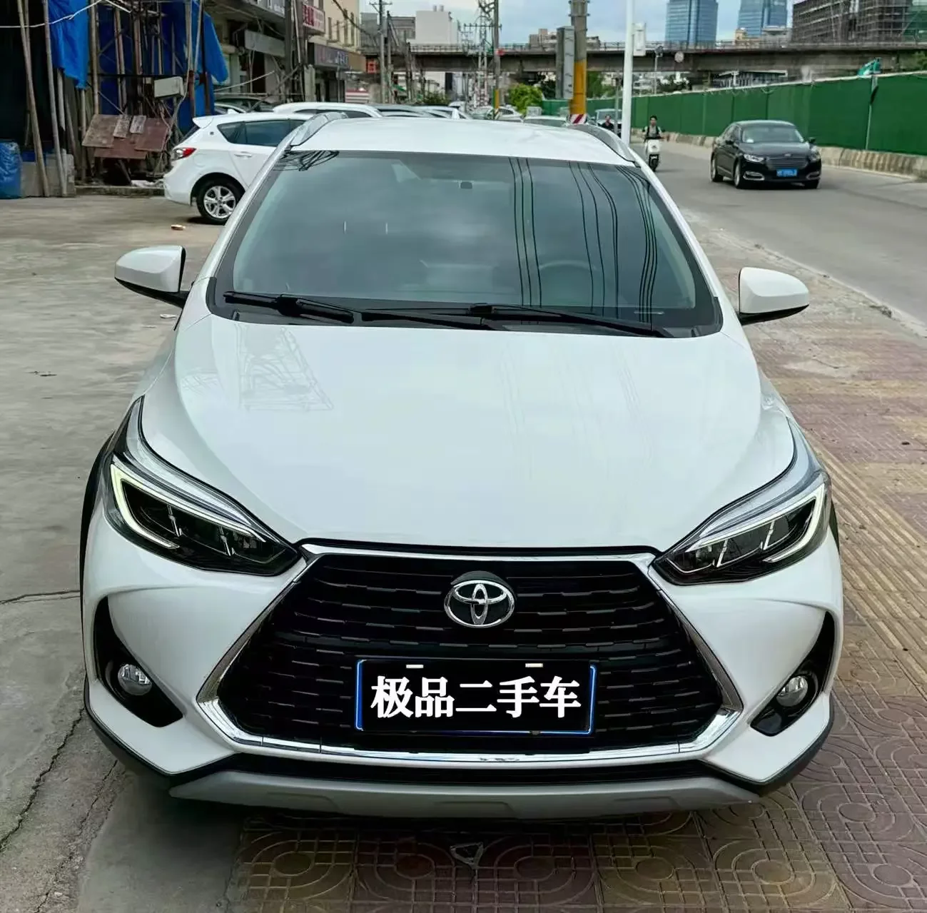 Toyota Yaris L