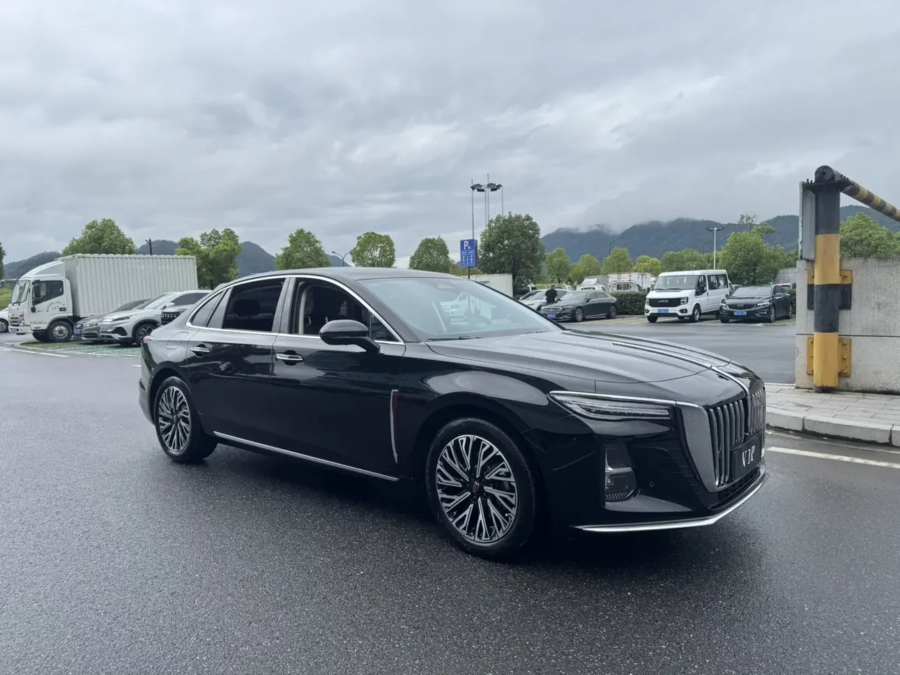Hongqi H5
