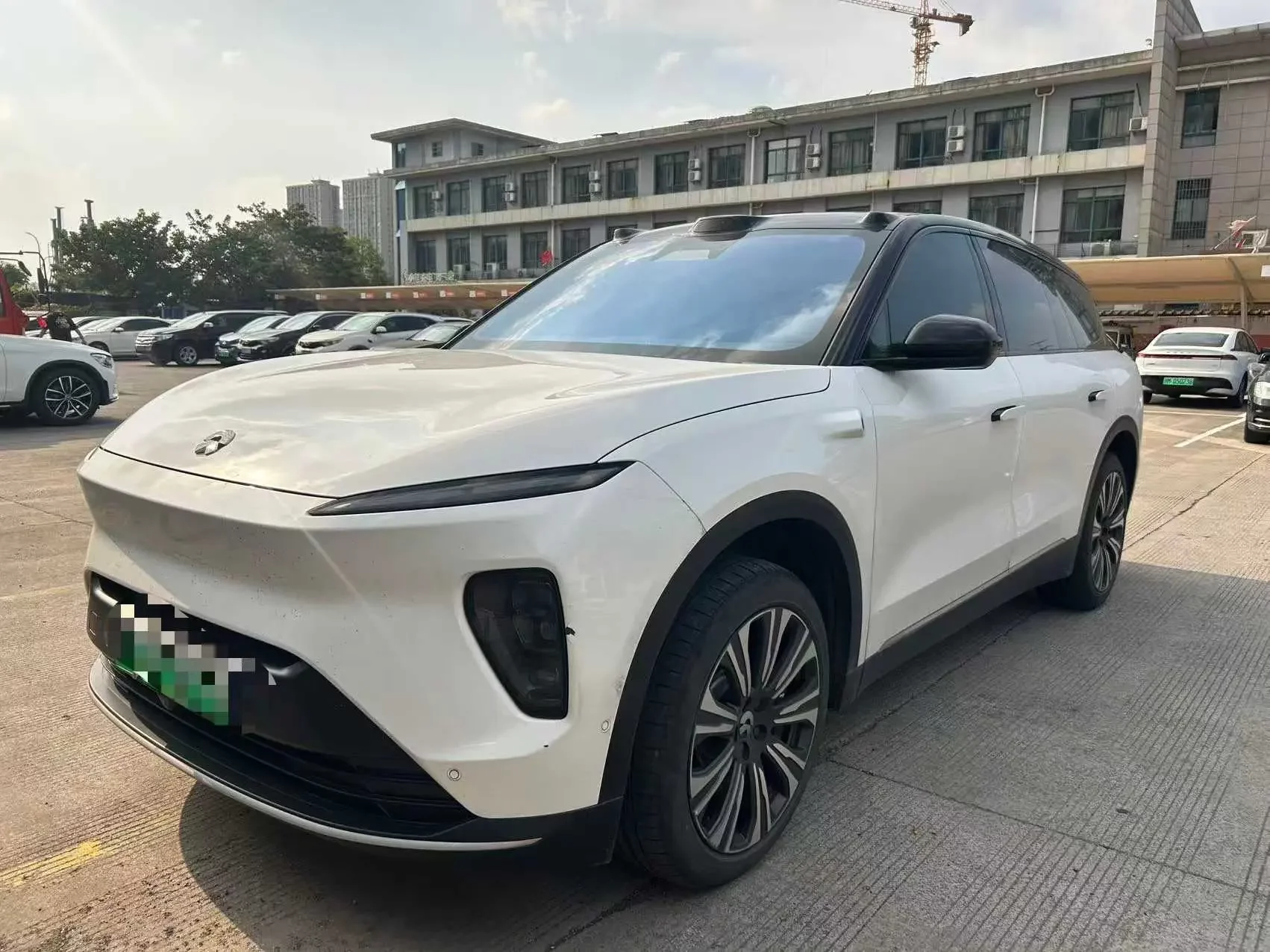 NIO ES8