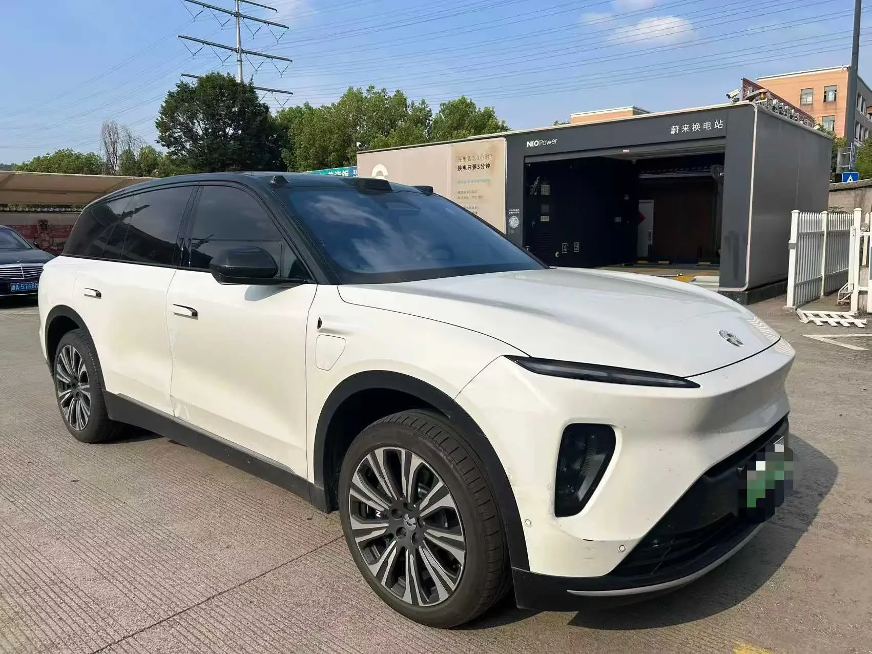 NIO ES8
