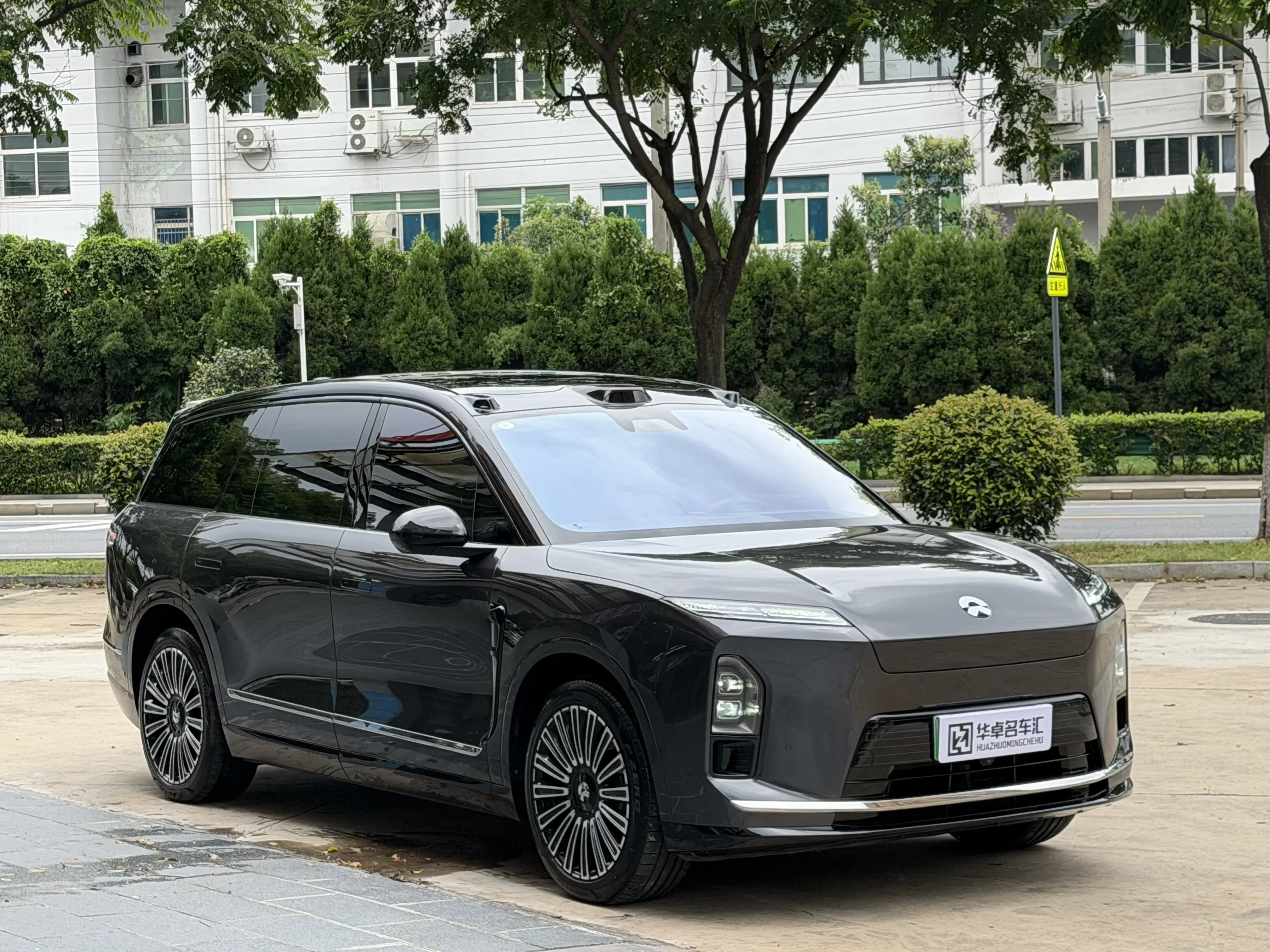 NIO ES8