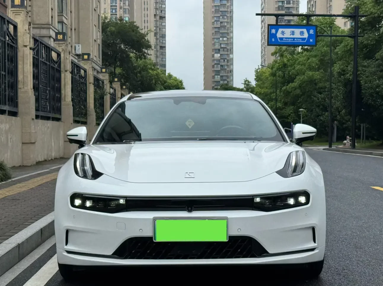 ZEEKR 001