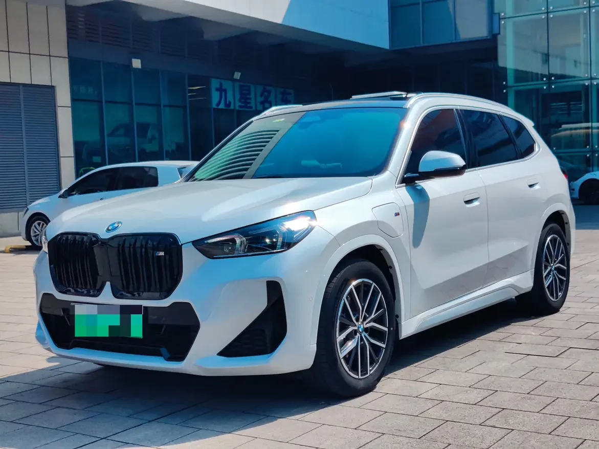 BMW iX1